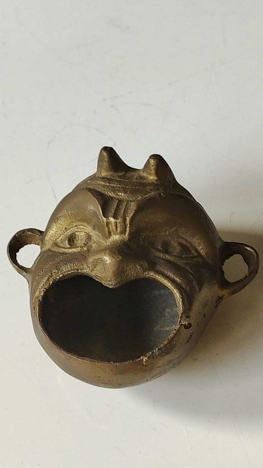 Ashtray/empty pocket devil's satyric head/diablotin, in bronze with golden patina. signed medina iran