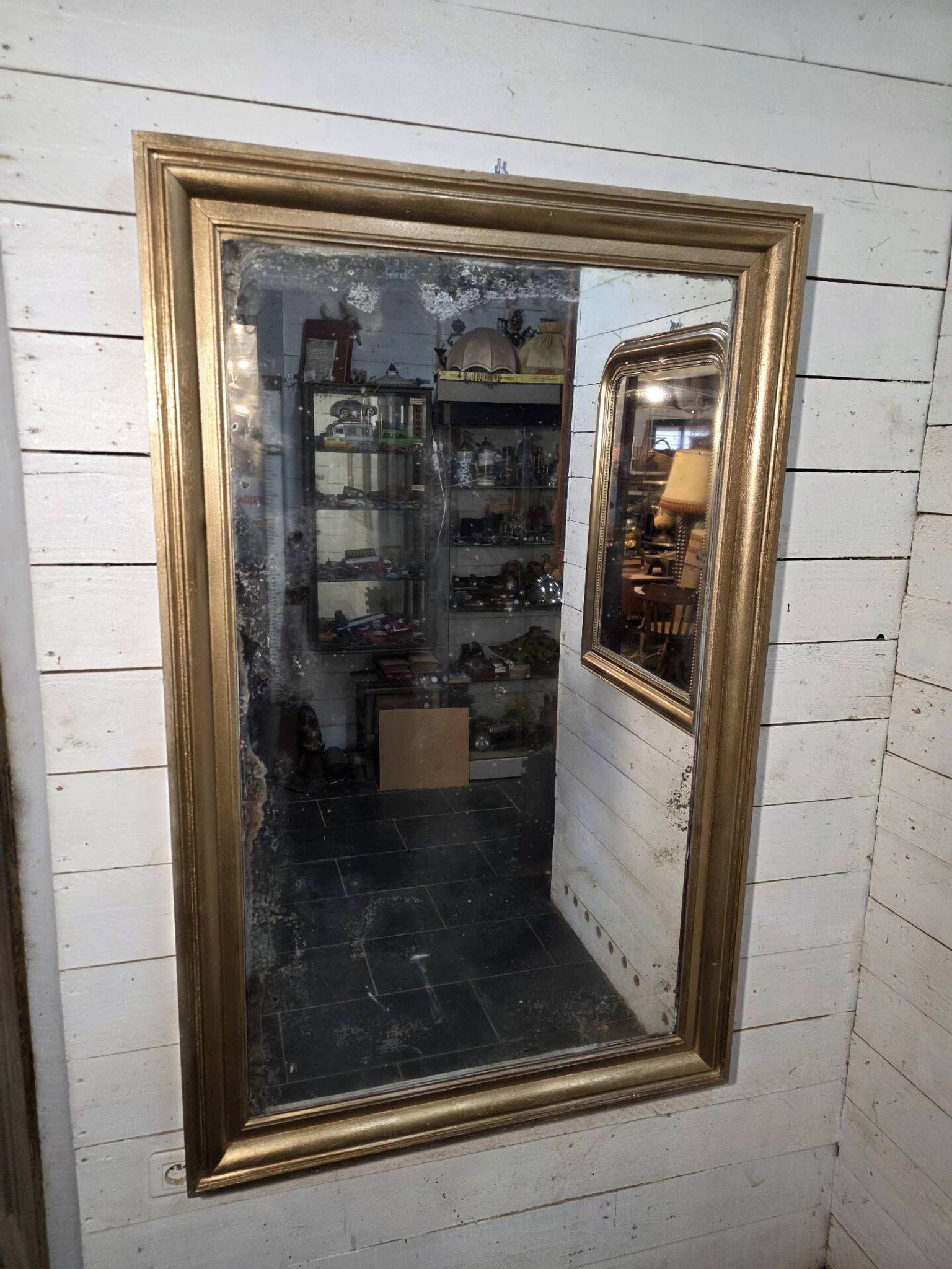Golden mirror in oak from the 19th century.