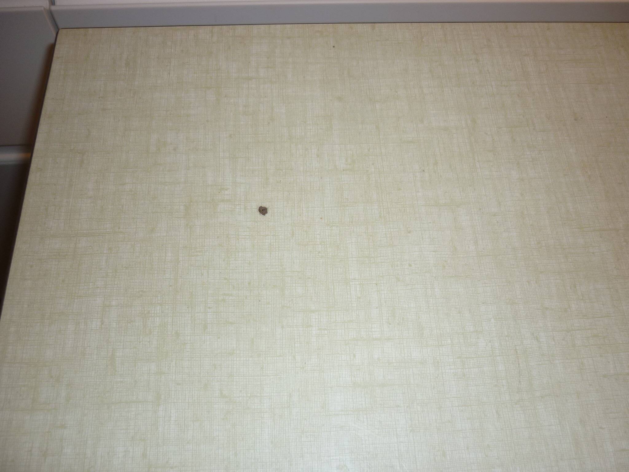 Bistro table in wood and yellow formica from the 30s/40s