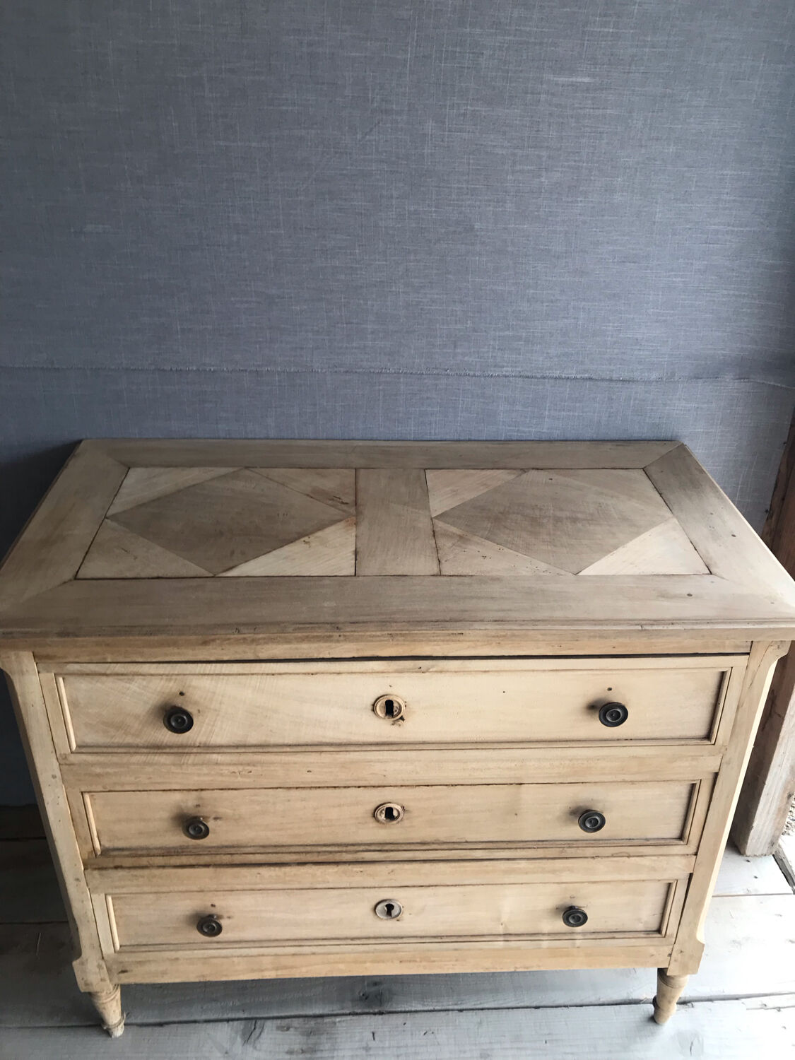 Chest of drawers