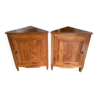 1 set of 2 corner pieces of furniture