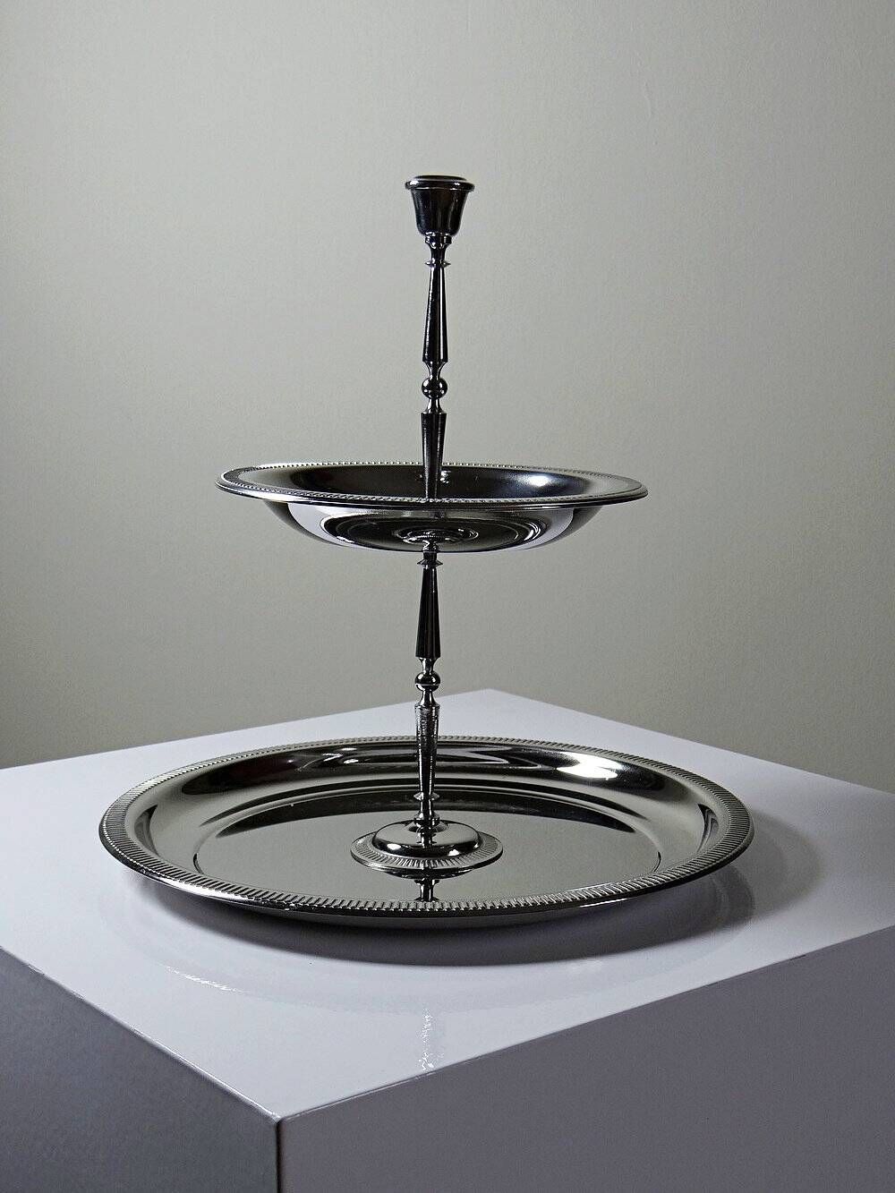 Silent servant display Jean Couzon Vintage stainless steel from the 60s-70s.