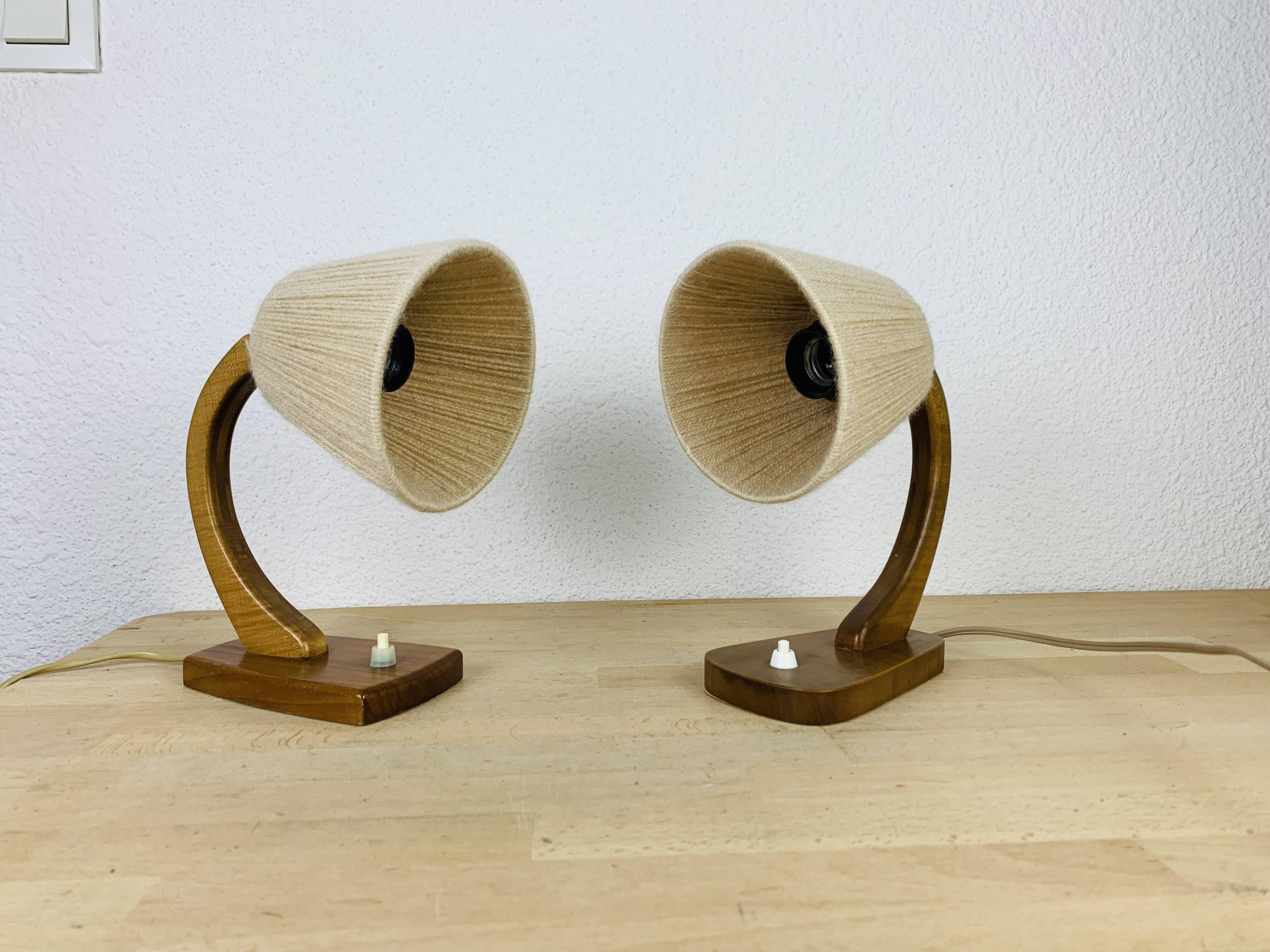 Paire de lampes art déco bois courbé et laine