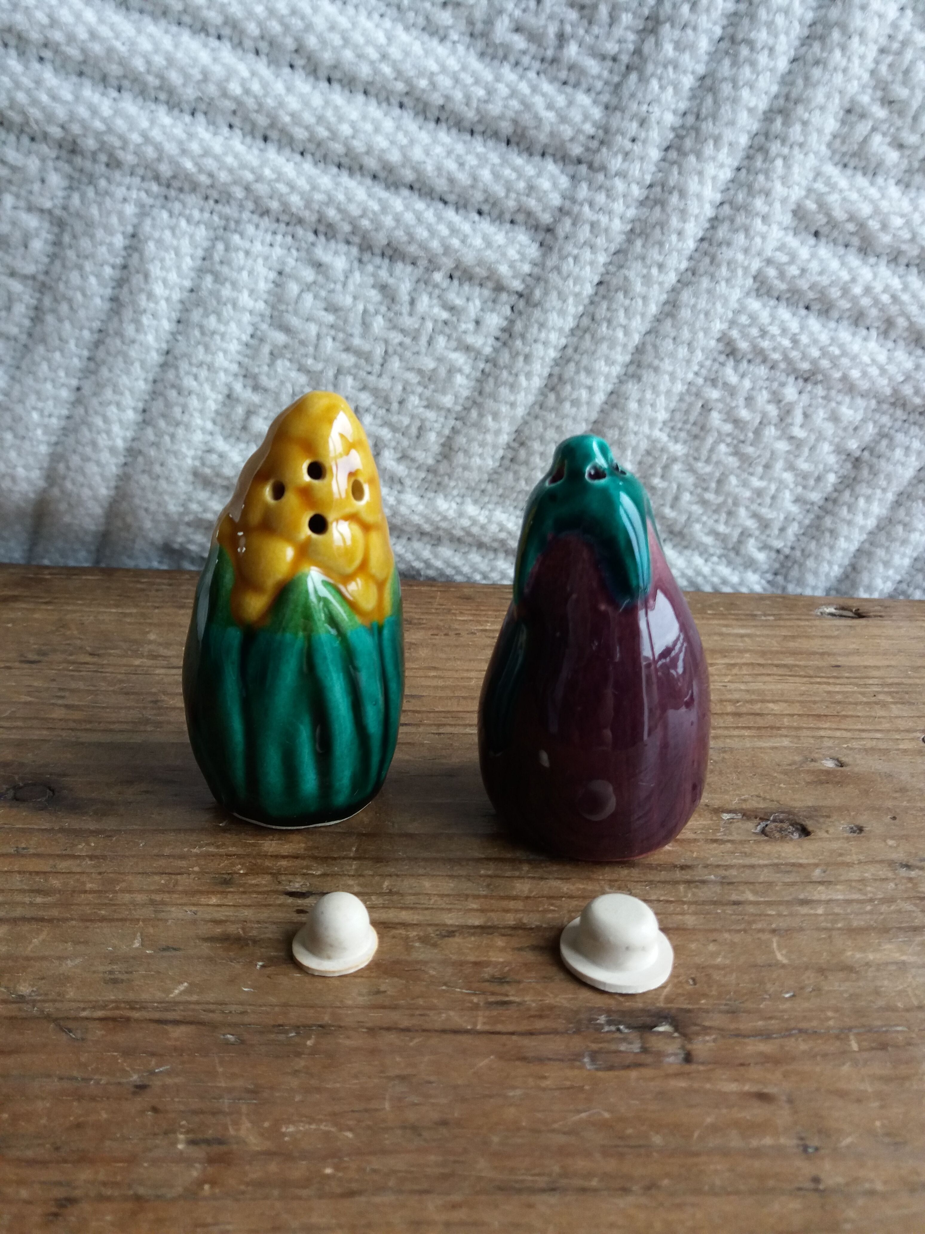 Slurry pepper and salt shaker