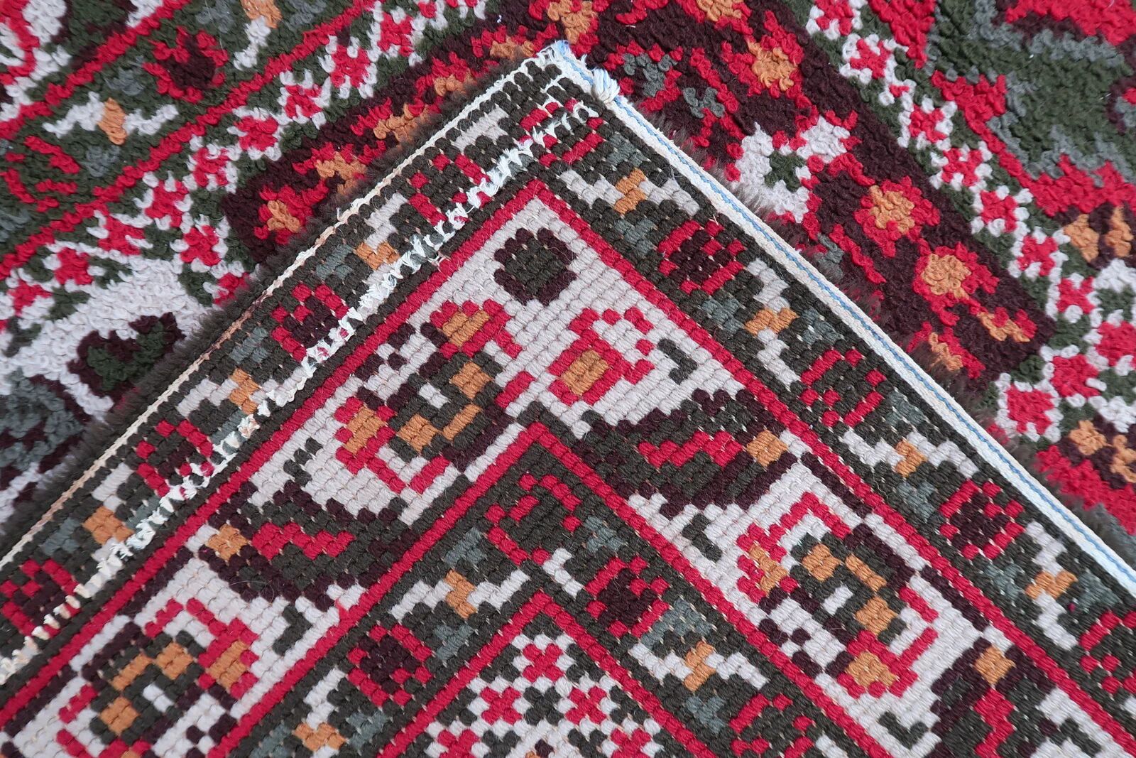 Vintage 1950s French Savonnerie style rug 117cm x 193cm - 1C1244