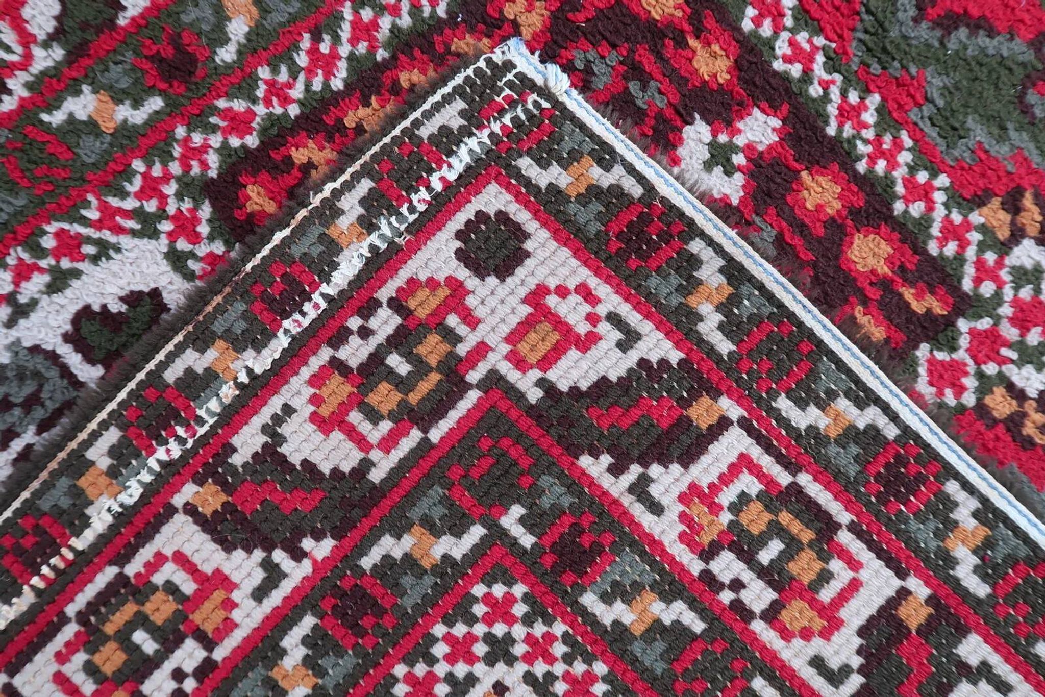 Vintage 1950s French Savonnerie style rug 117cm x 193cm - 1C1244