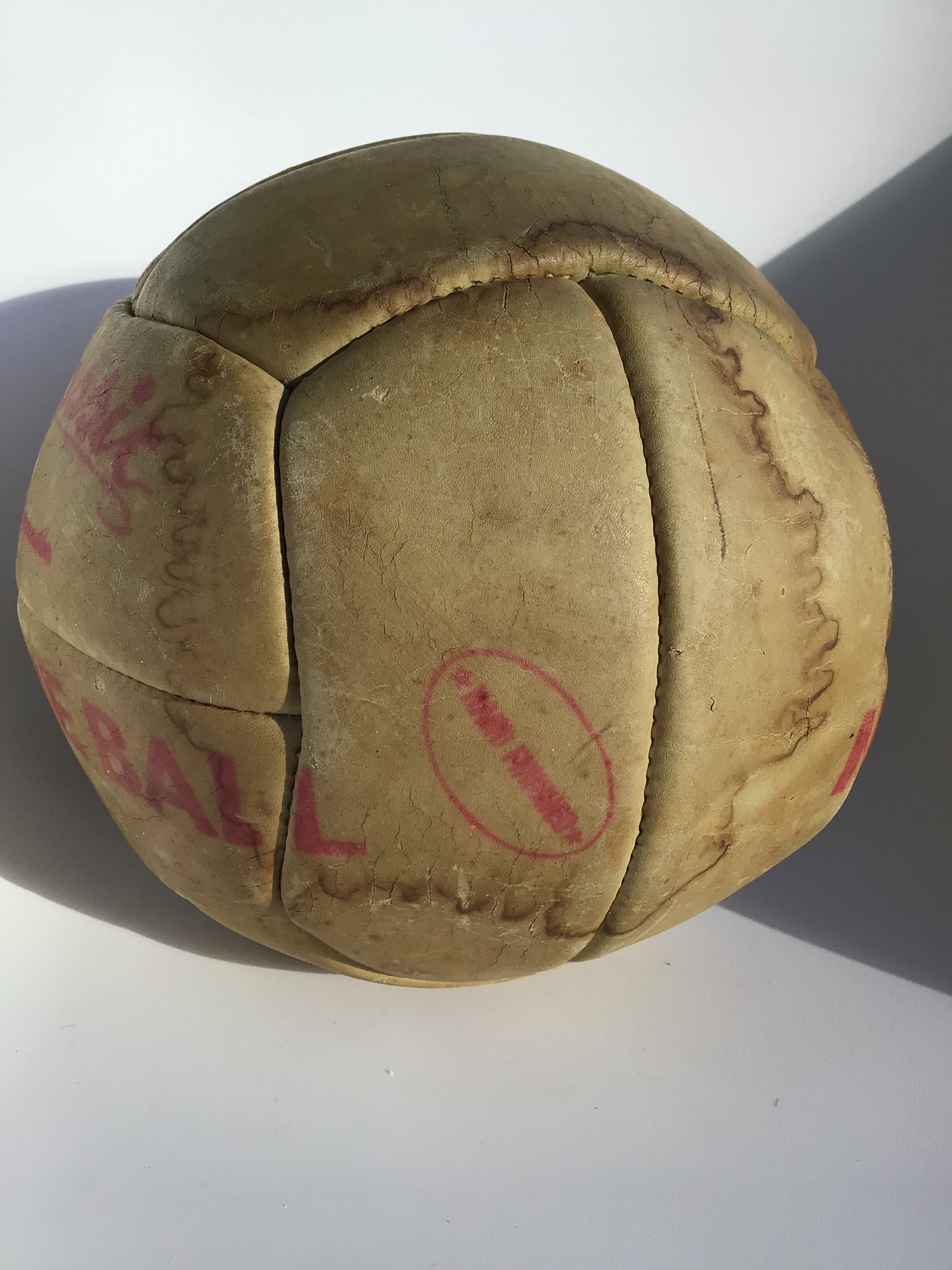 Medicine ball classic 2.7kg leather