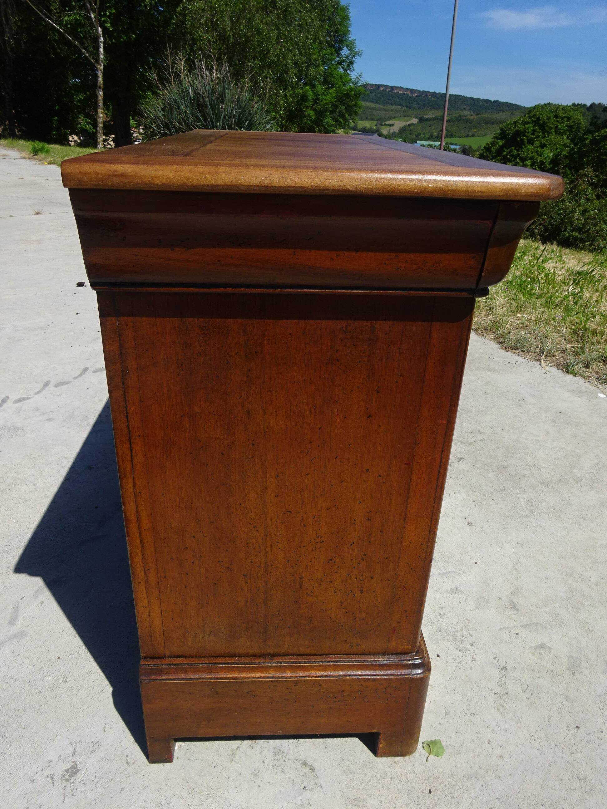 Commode 4 tiroirs, jolies poignées dorées