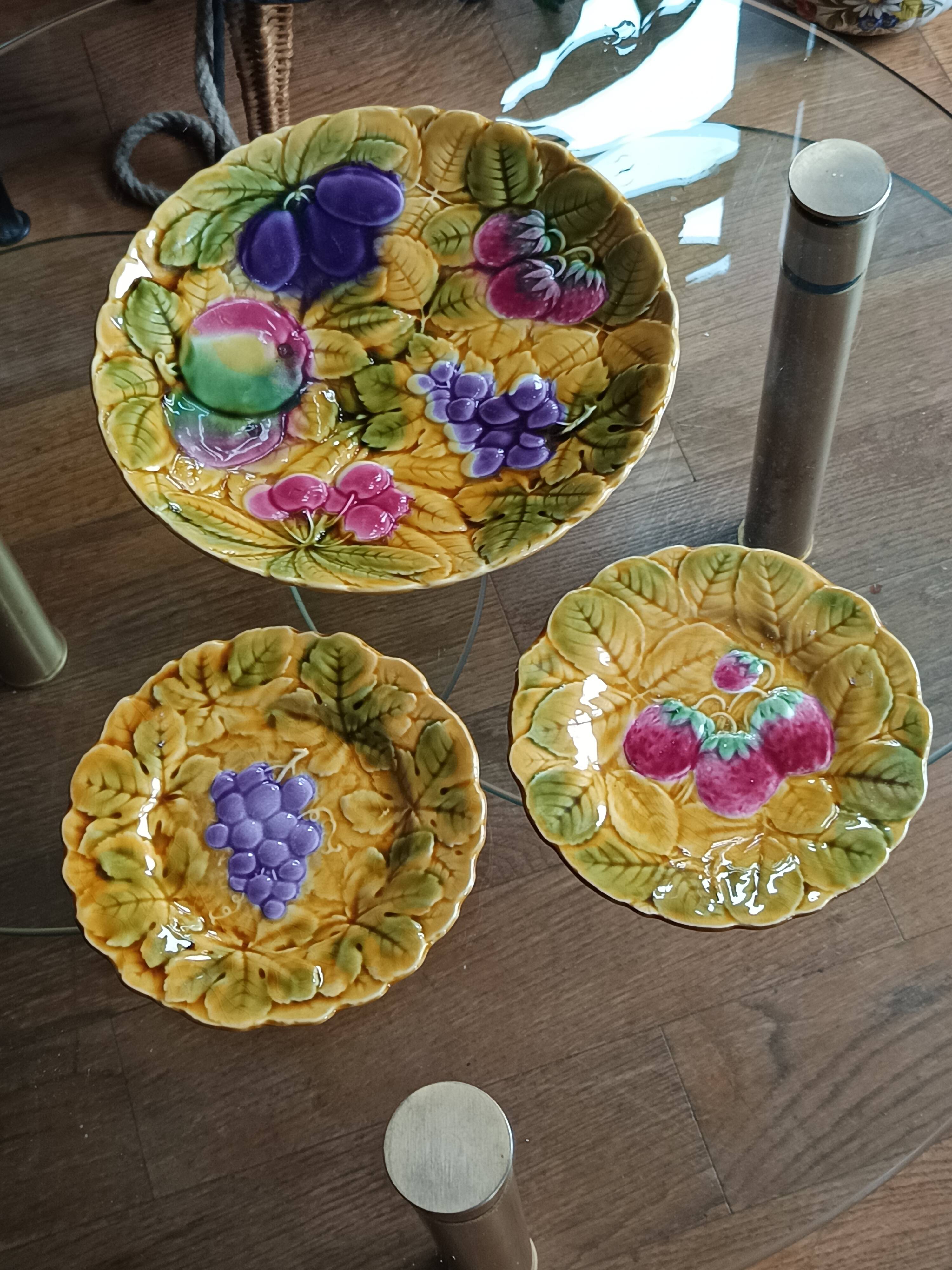 dish and plates barbotine fruits Sarreguemines