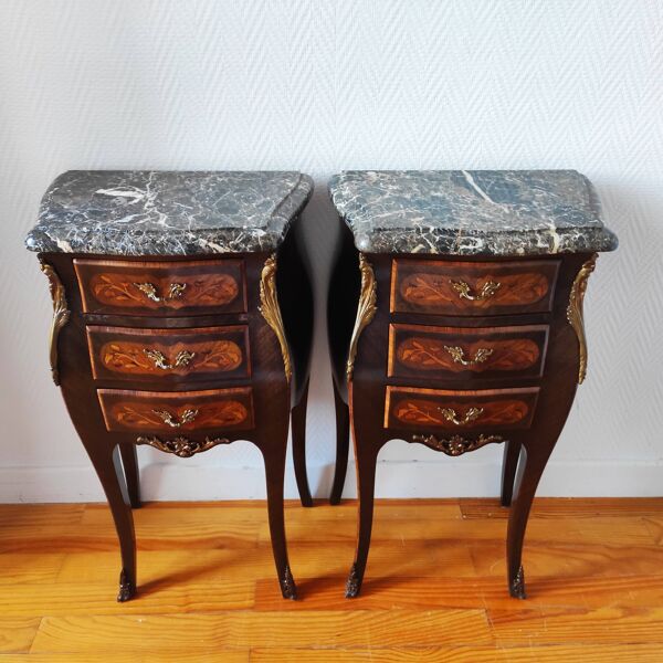 Paire de tables de chevet style Louis marbre noir