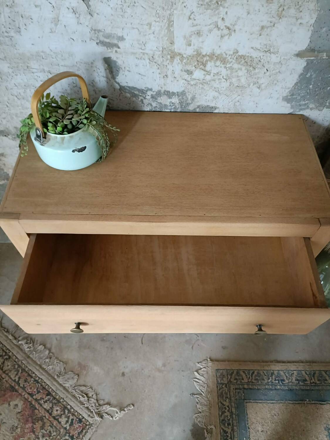 Parisian commode