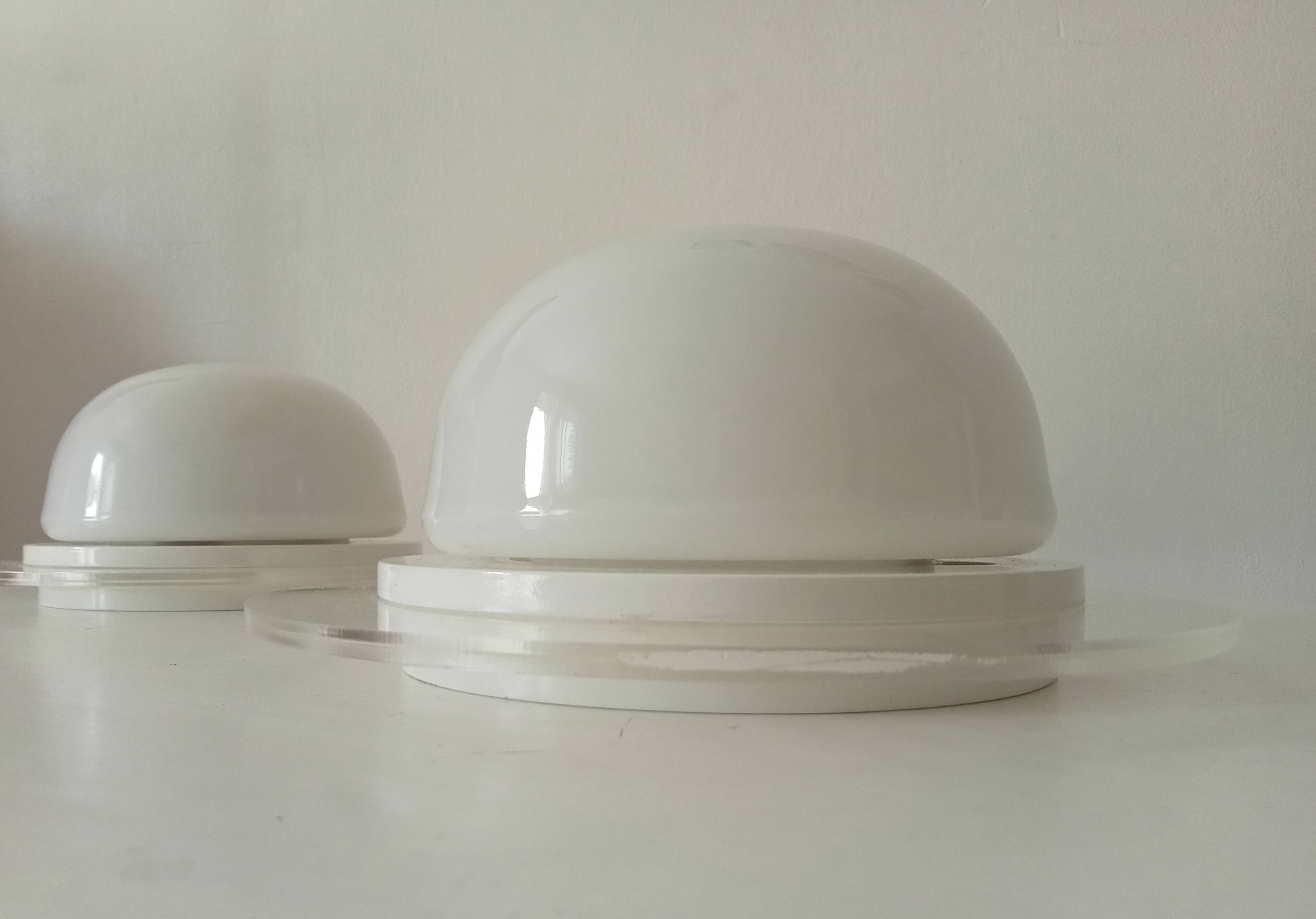 Vintage wall lamp in opaline and lucite