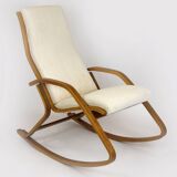 Fauteuil à bascule en contreplaqué restauré du milieu du siècle par L. Volak pour Drevopodnik Holesov, années 1960