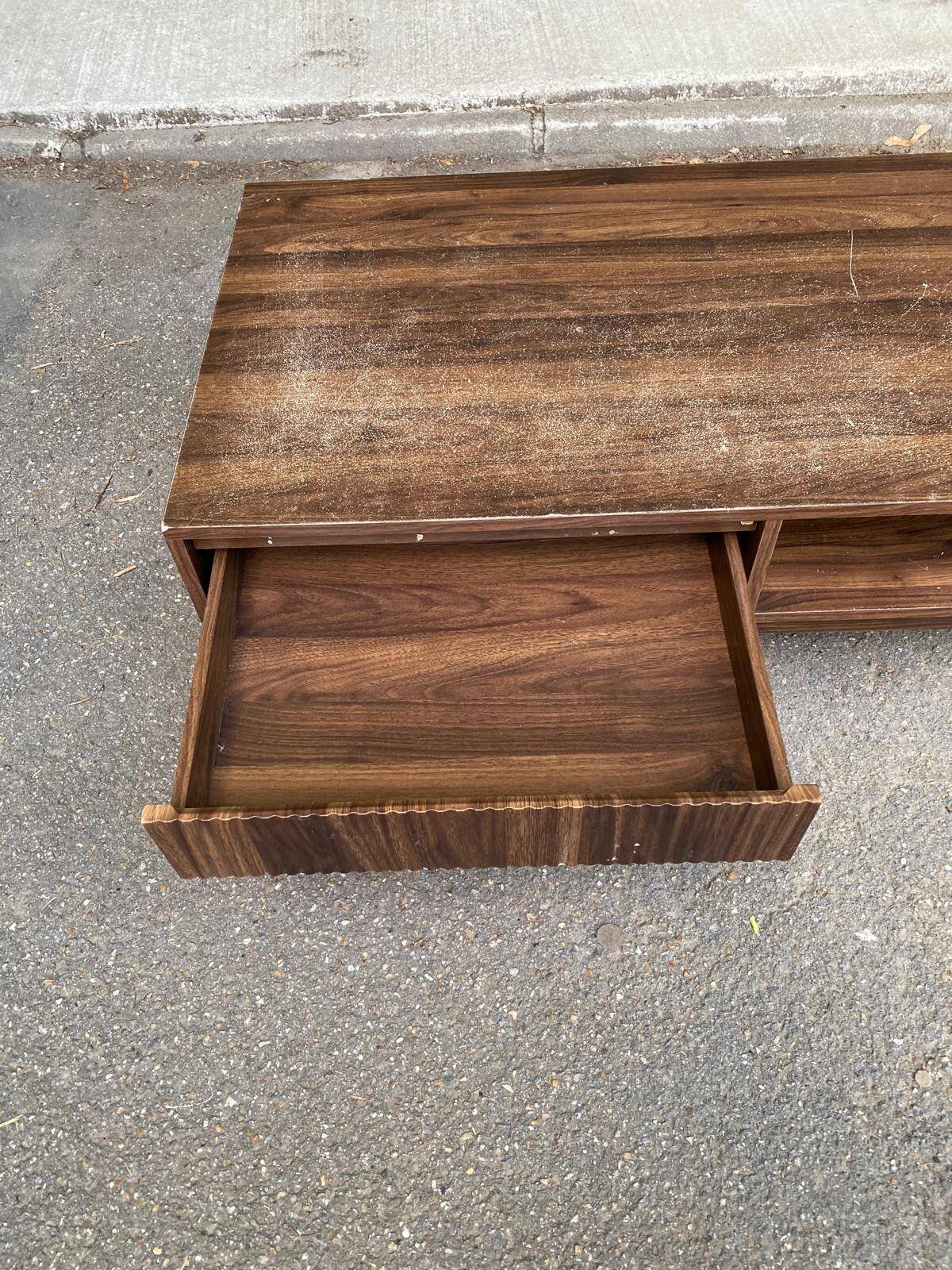 Table basse scandinave vintage en bois avec tiroir