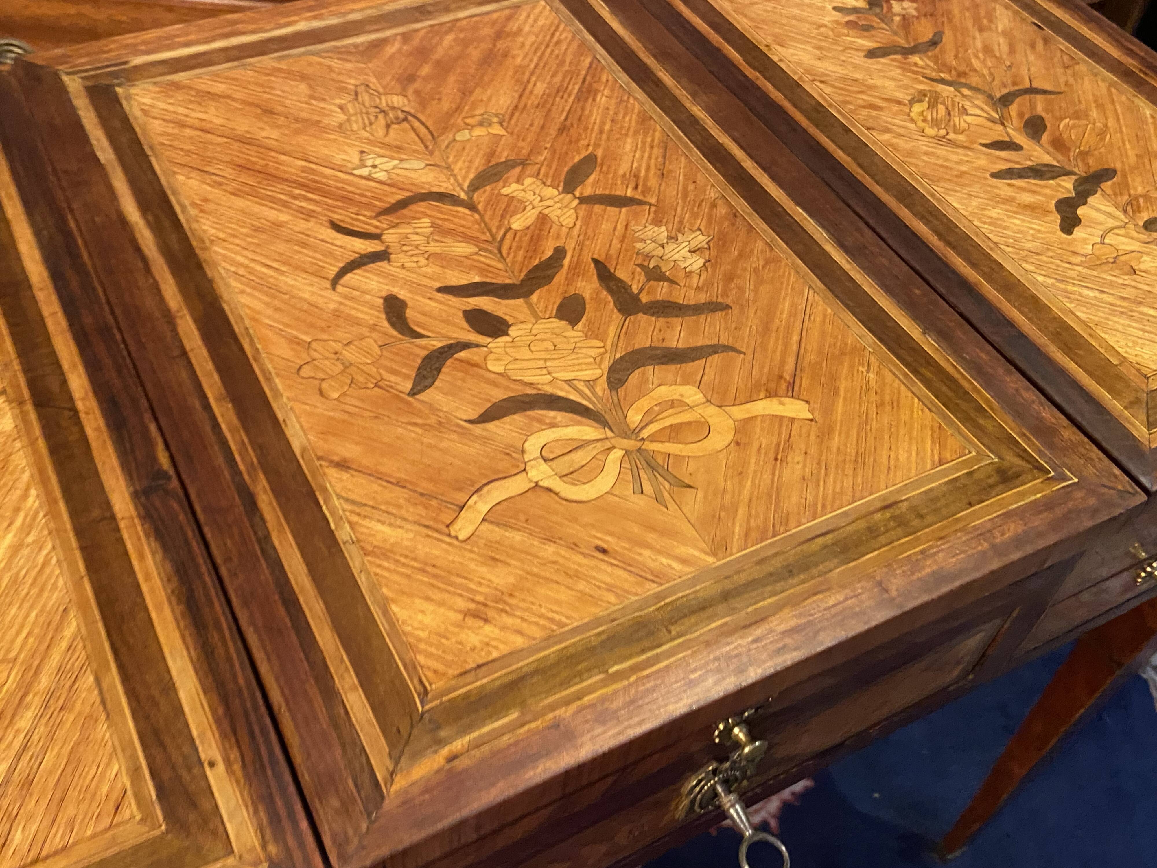 18th-century hairdresser with Louis XVI marquetry decoration.