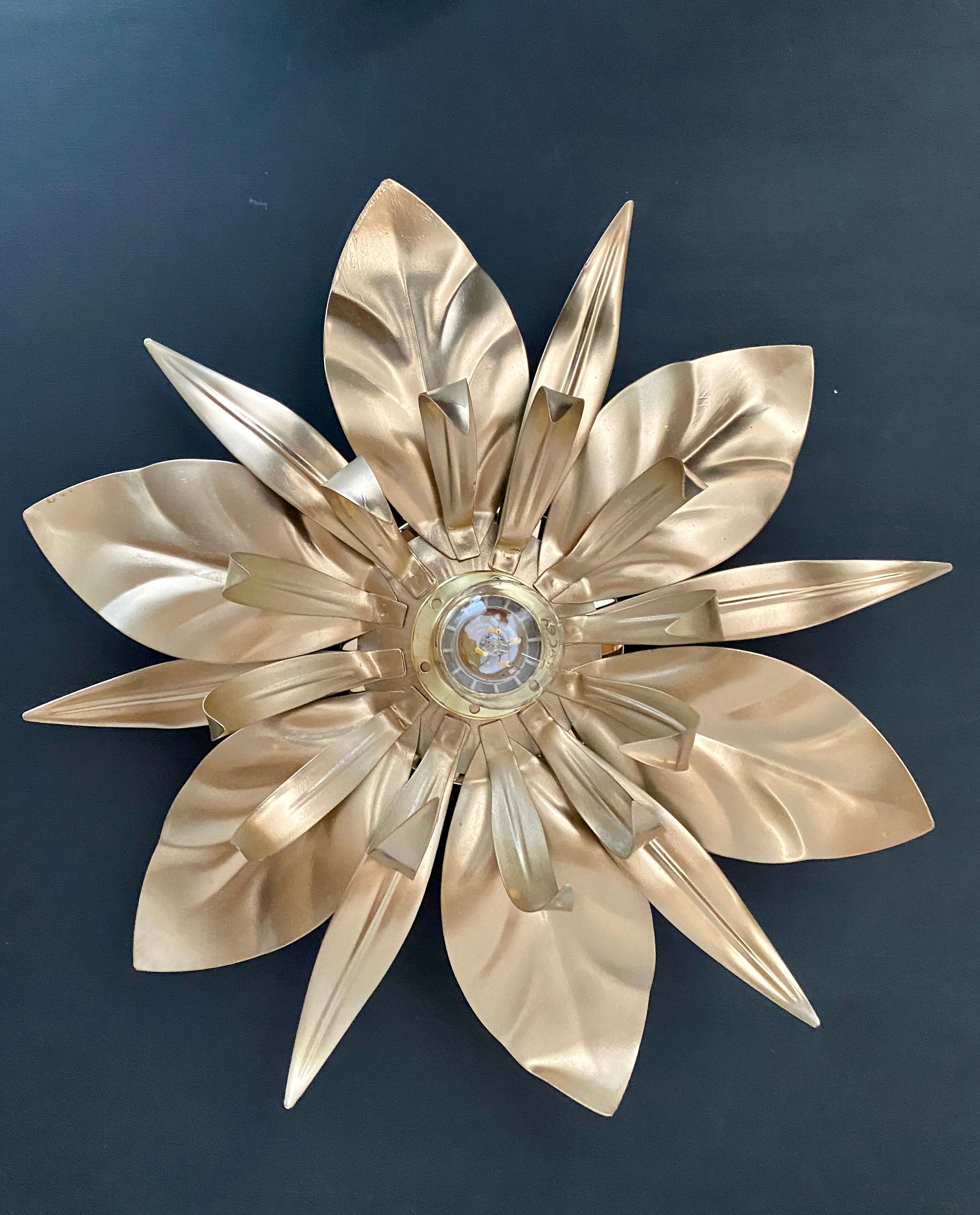 Vintage wall lamp golden leaves