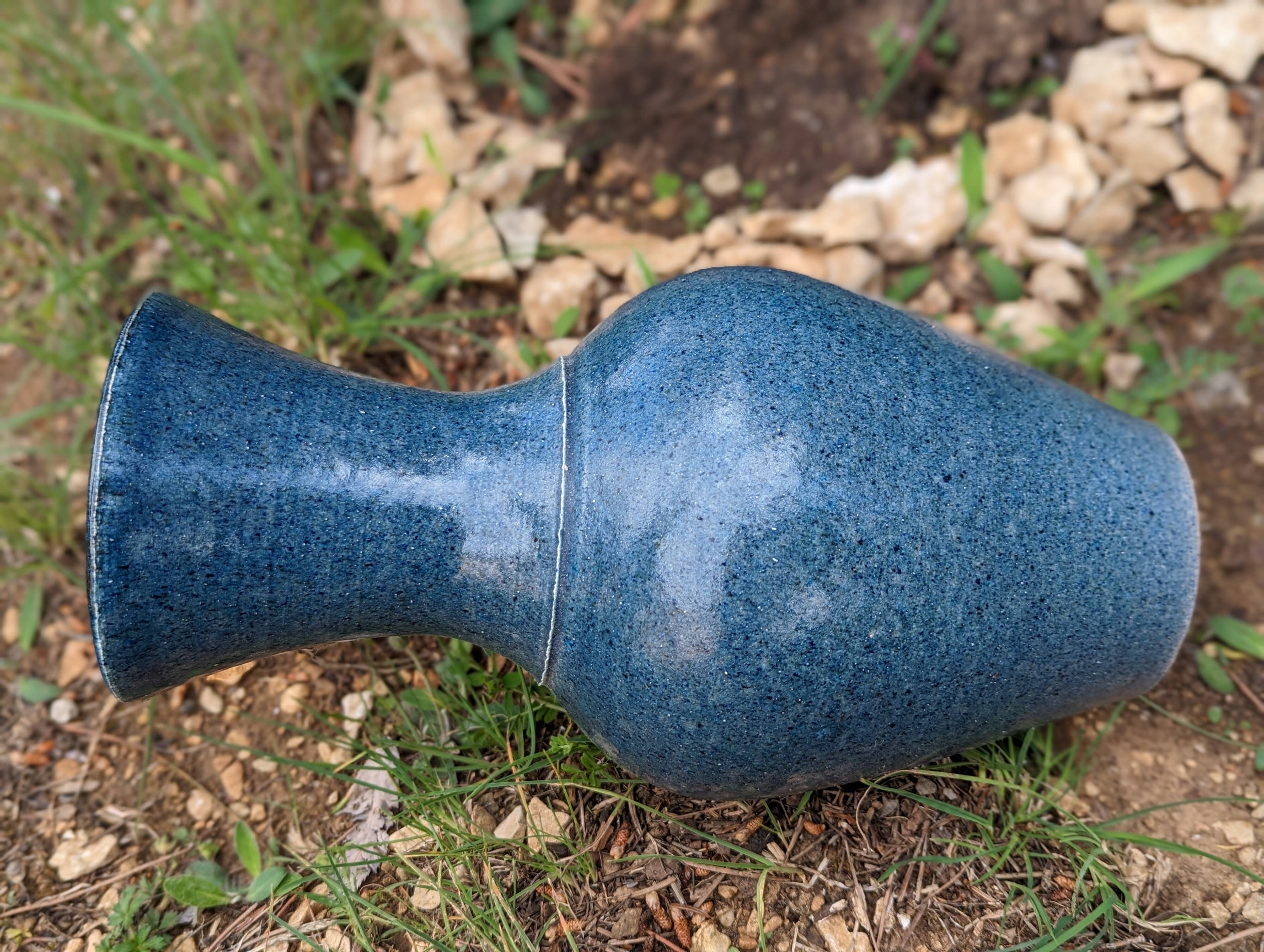 Accolay, ceramic vase