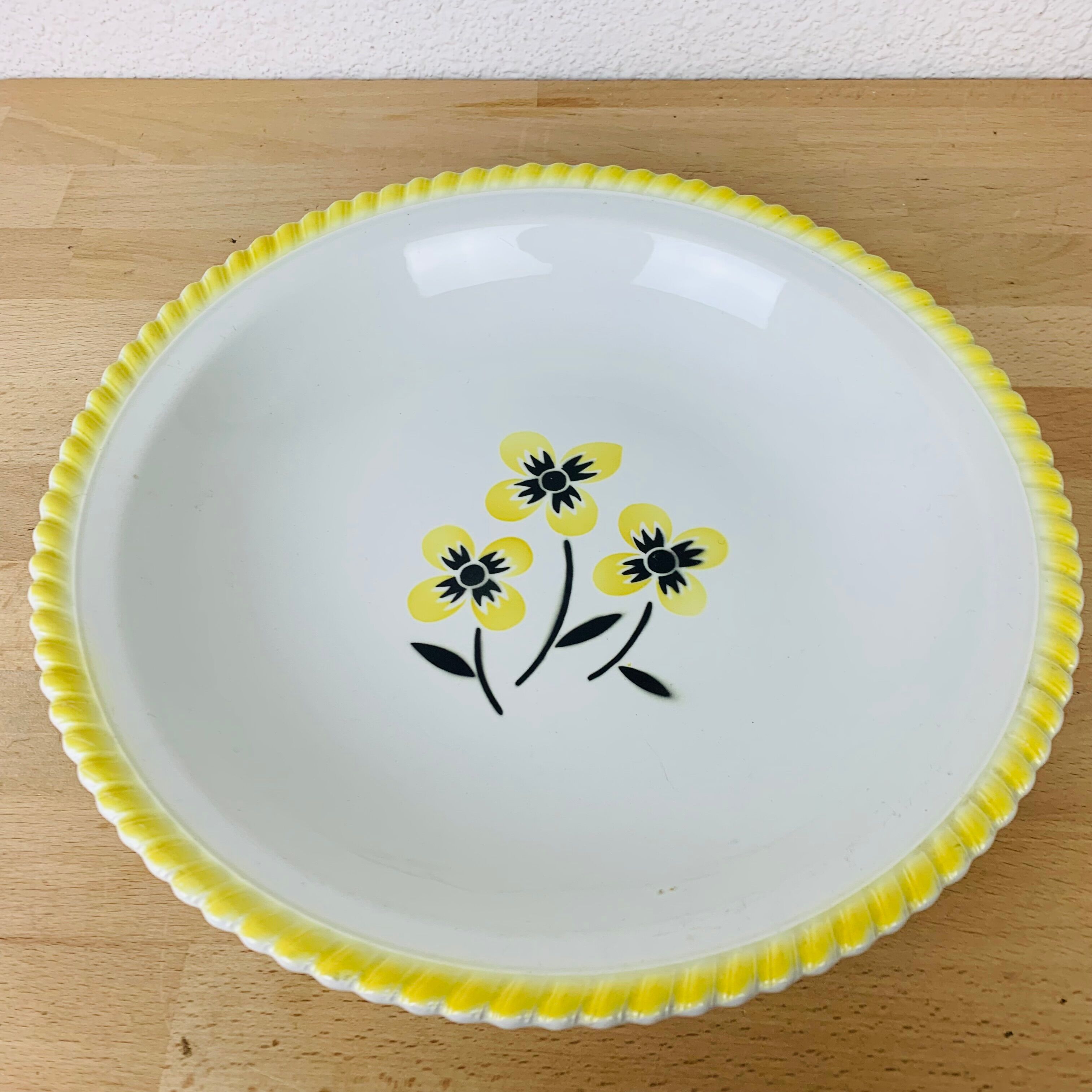 Vintage dishes and tureen in ceramic