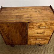 Small storage cabinet / chest of drawers