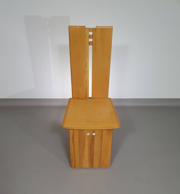 Chaise Mycene de Ferdinando Meccani pour Meccani Arredamenti, 1978. Chaise en merisier. Dimensions 43,5 x 44