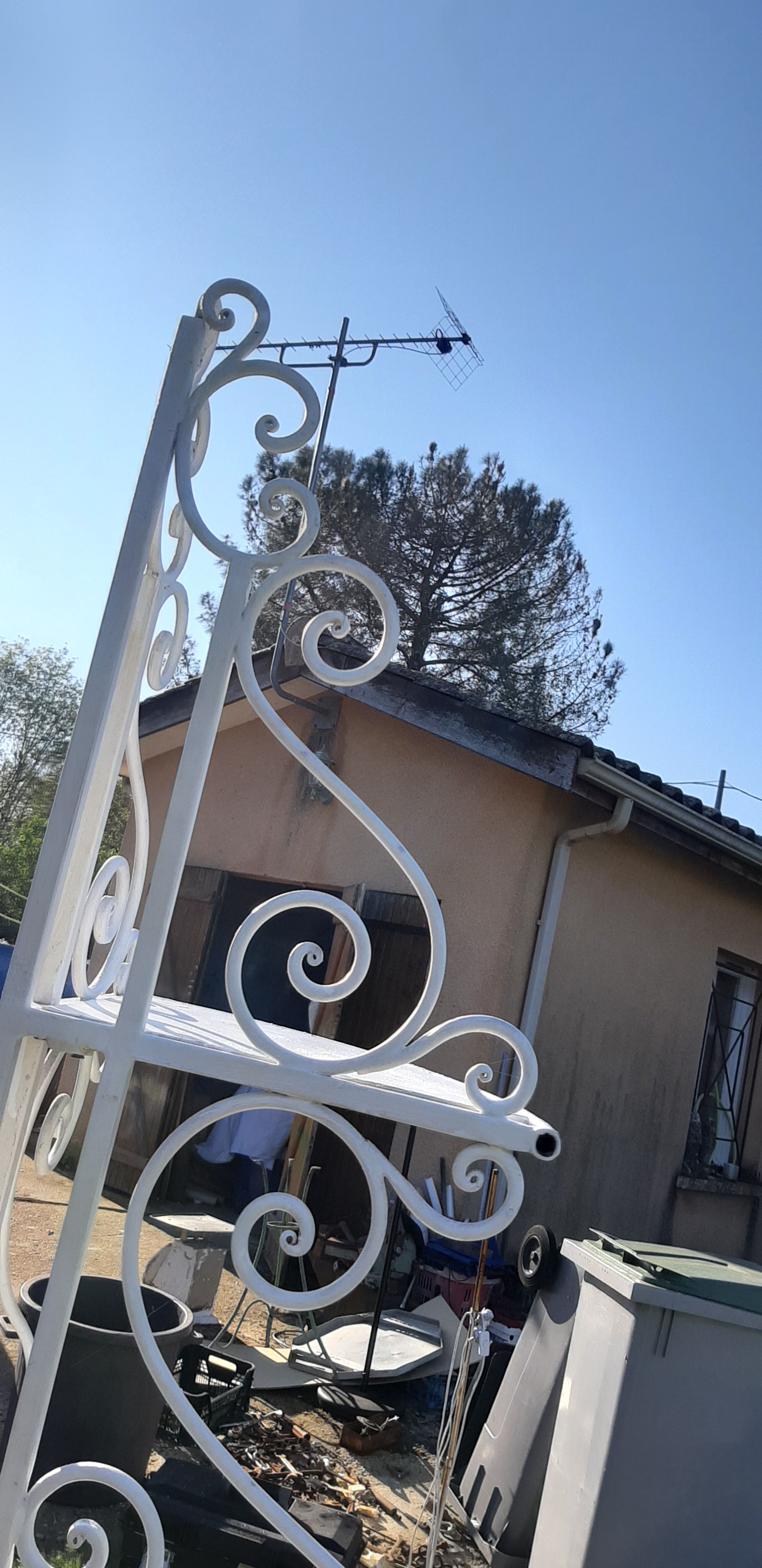 Wrought iron garden corner corner 1900