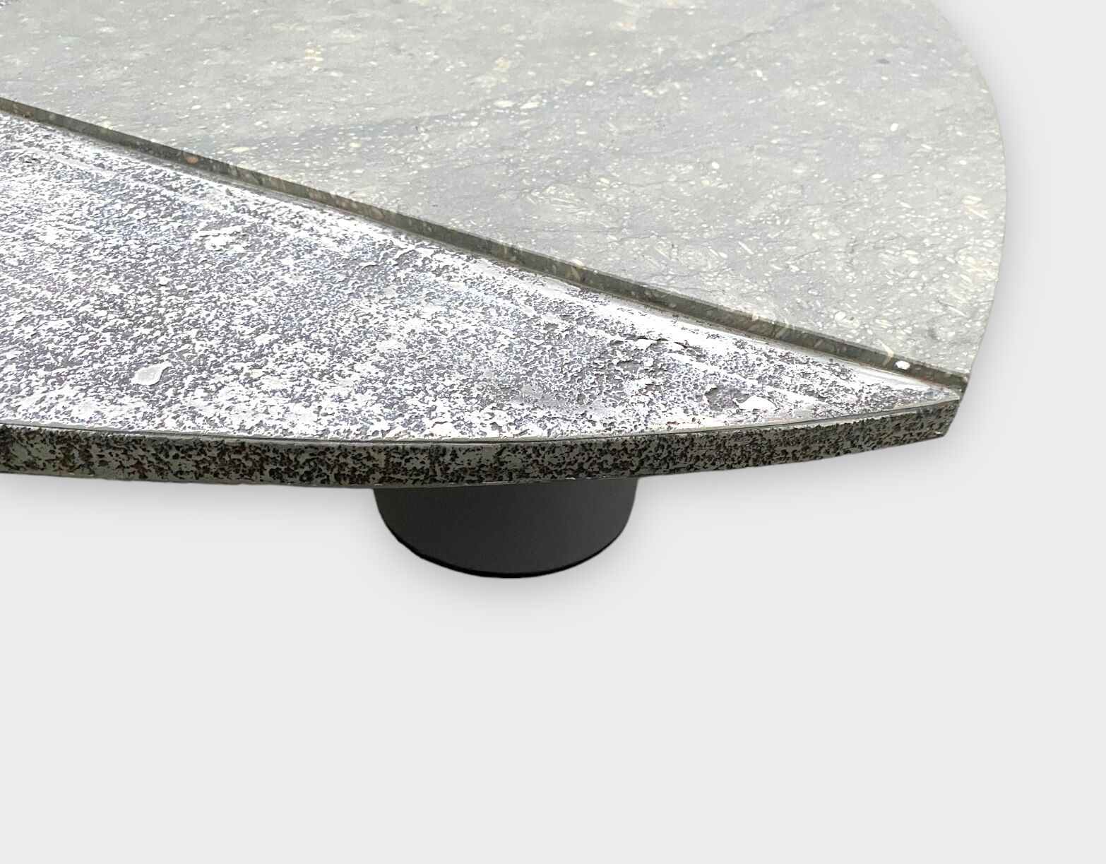 Table basse brutaliste en marble & fer de pia manu, années 1990
