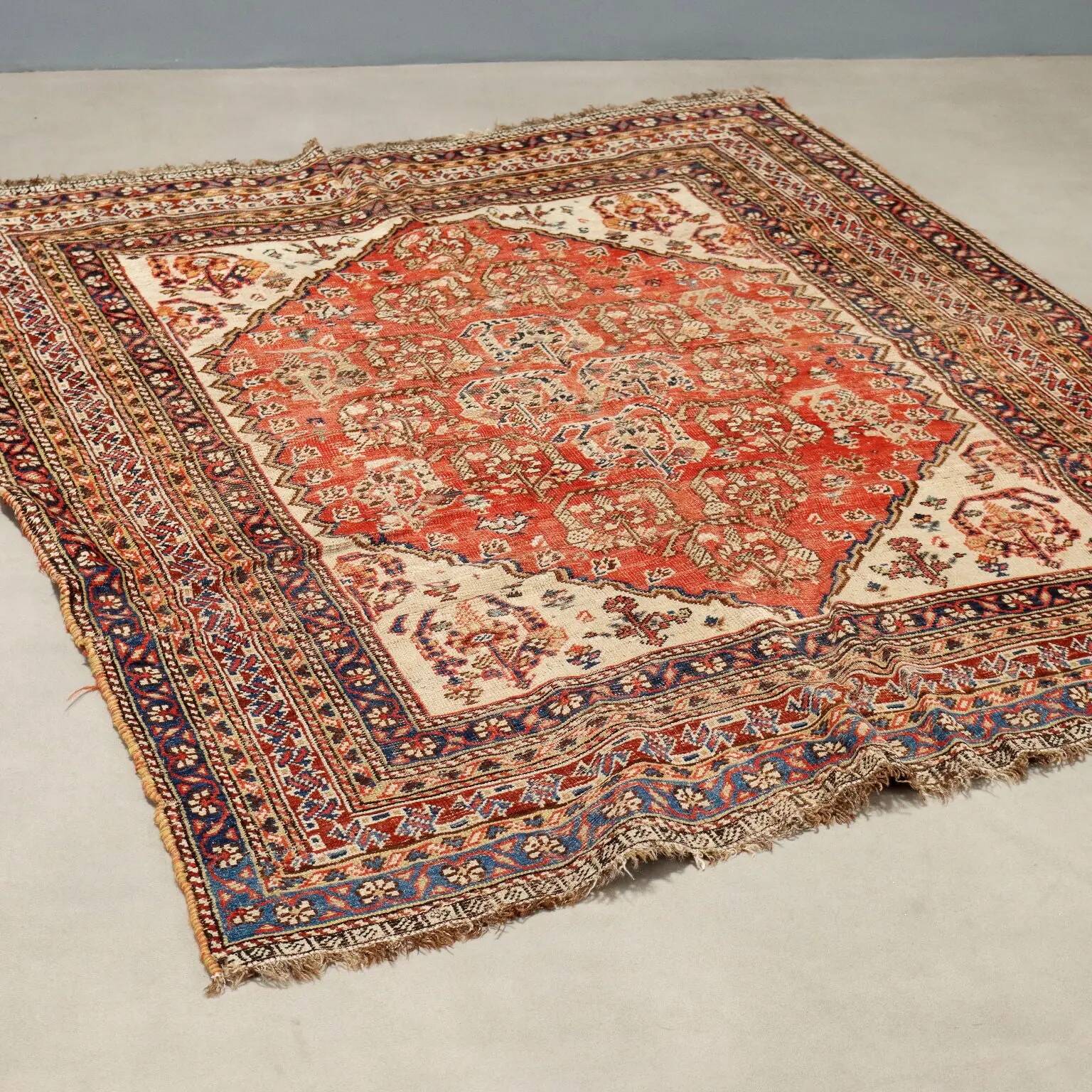 Old Kaskay rug in wool, fine knotting, handmade 68 x 55 in.
