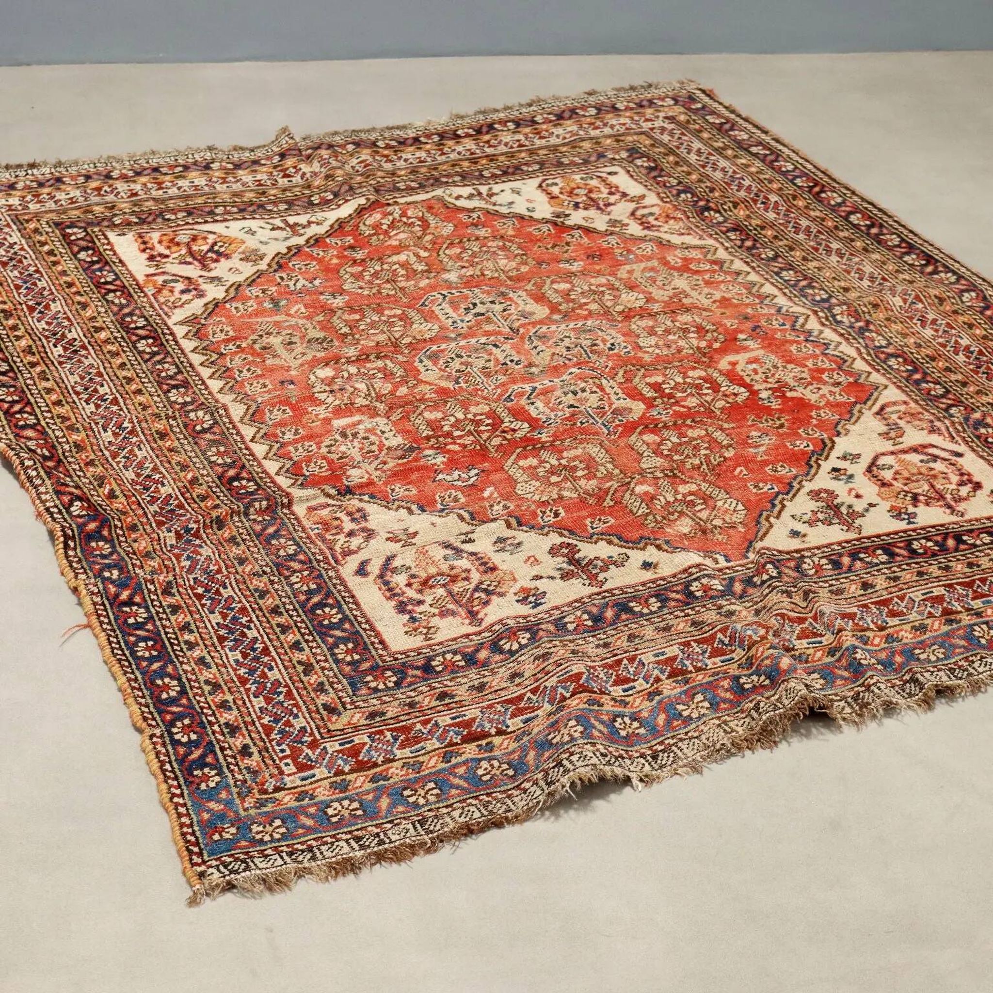 Old Kaskay rug in wool, fine knotting, handmade 68 x 55 in.