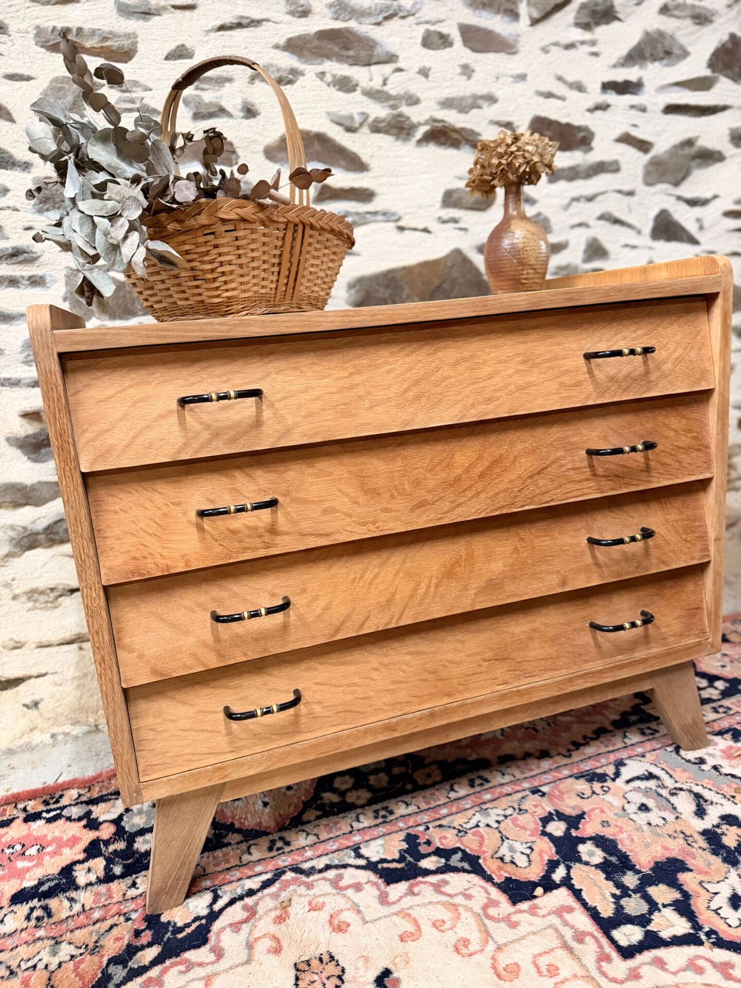 Pretty low chest of drawers from the 50s and 60s.