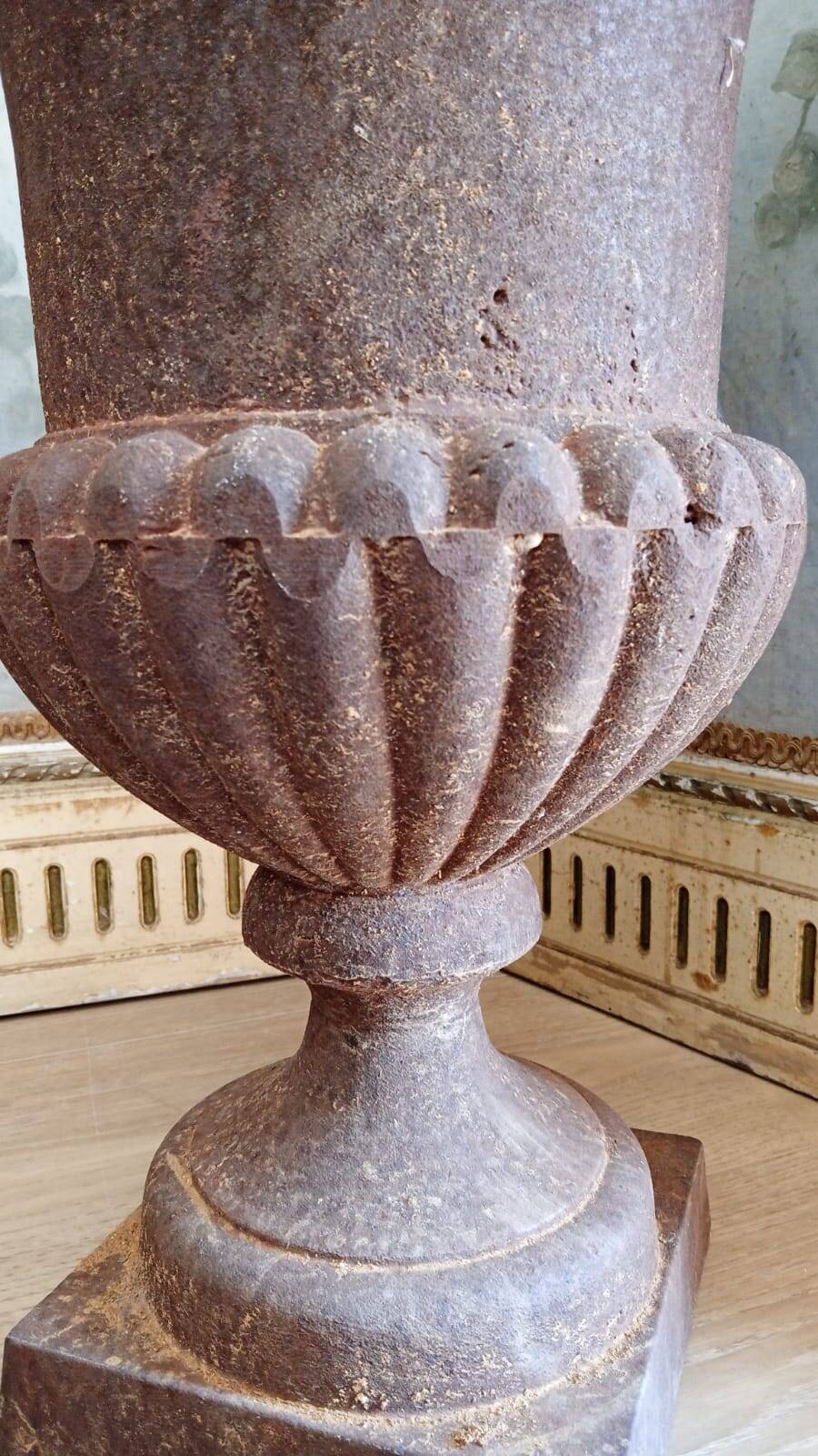 Vase Médicis en Fonte, 46 cm X 33 cm.
