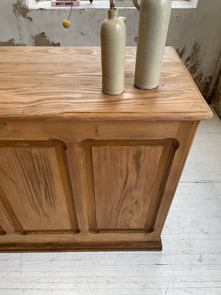 Pine shopping counter