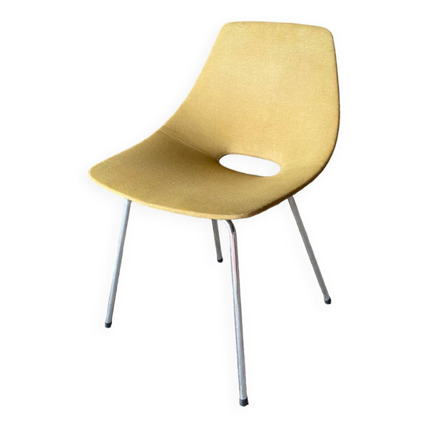 Chaise tonneau par Pierre Guariche