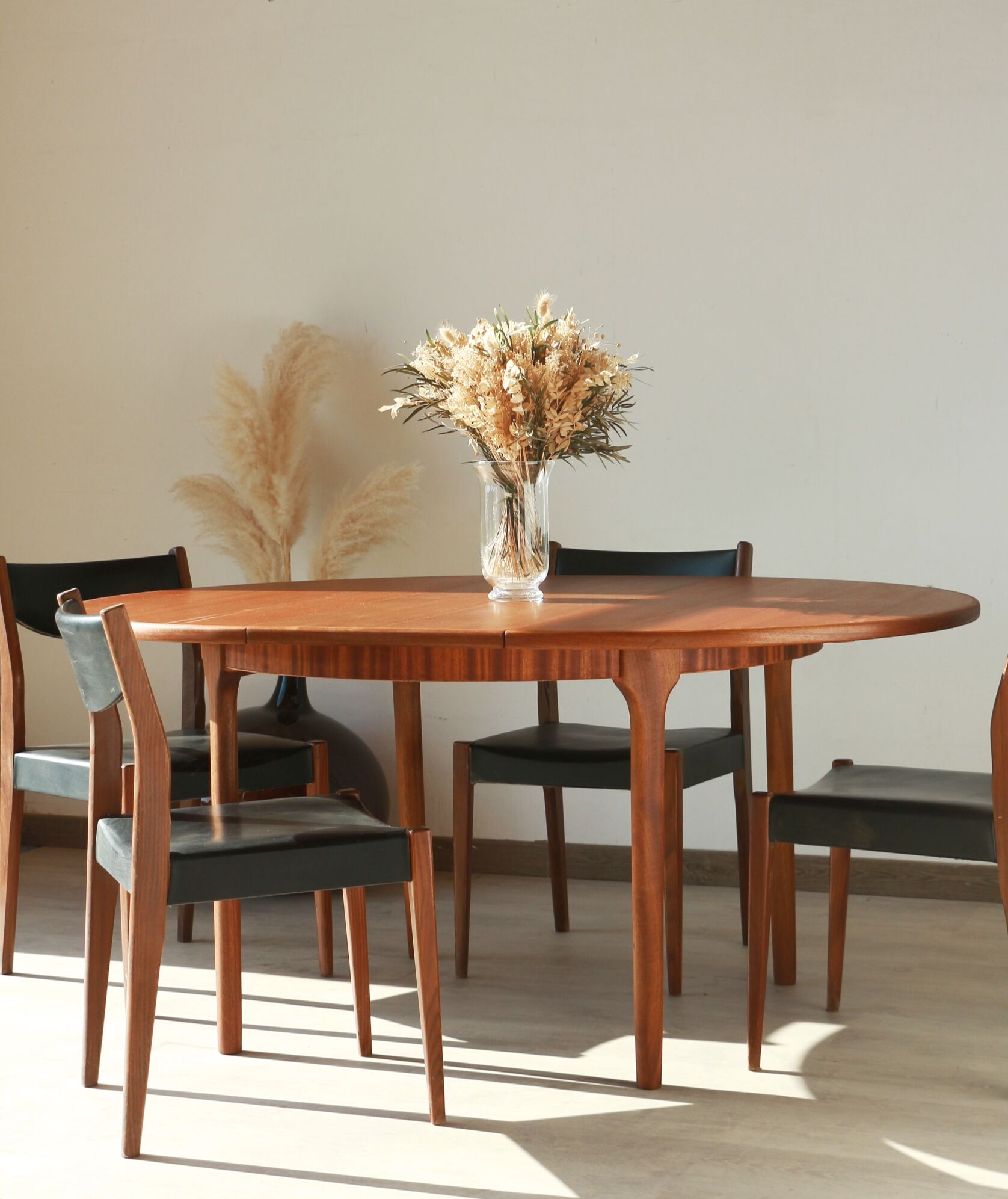 Round dining table with extension - McIntosh - 60s