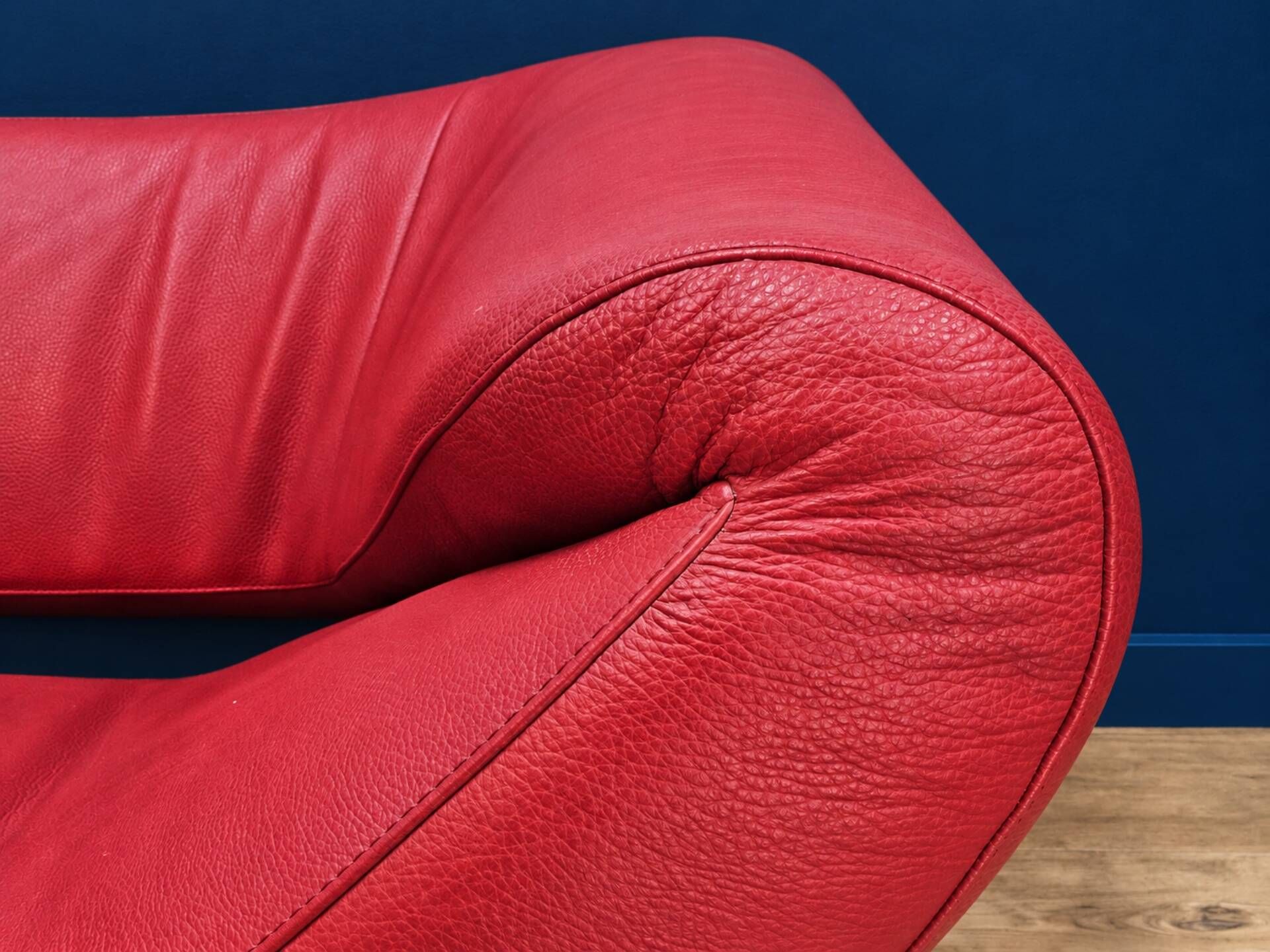 Vintage red leather Leolux Arabella design sofa used