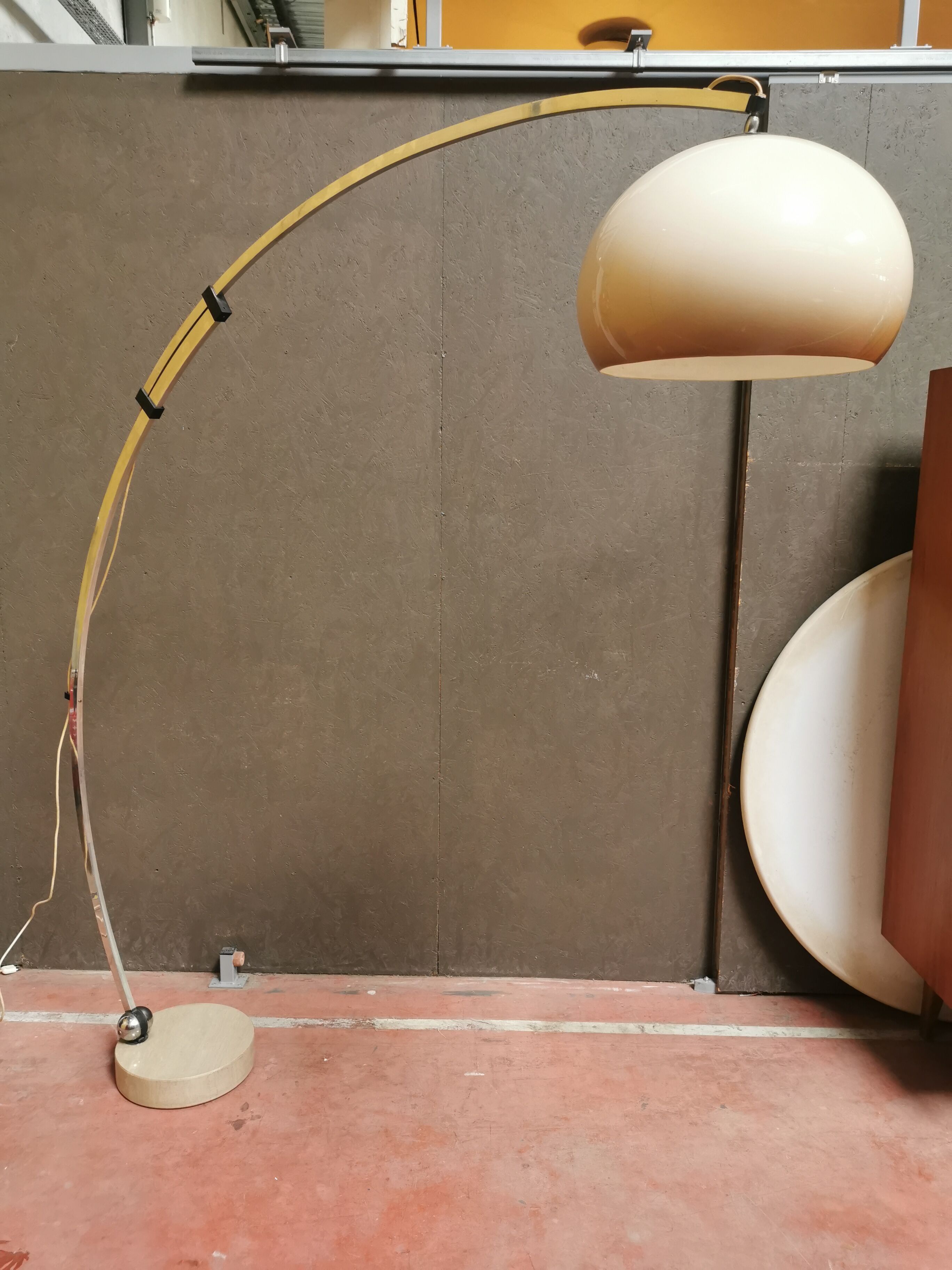 Arc floor lamp by Harvey Guzzini 70s