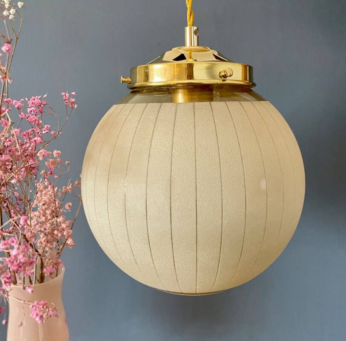 Vintage art deco globe pendant light in yellow and gold granite glass