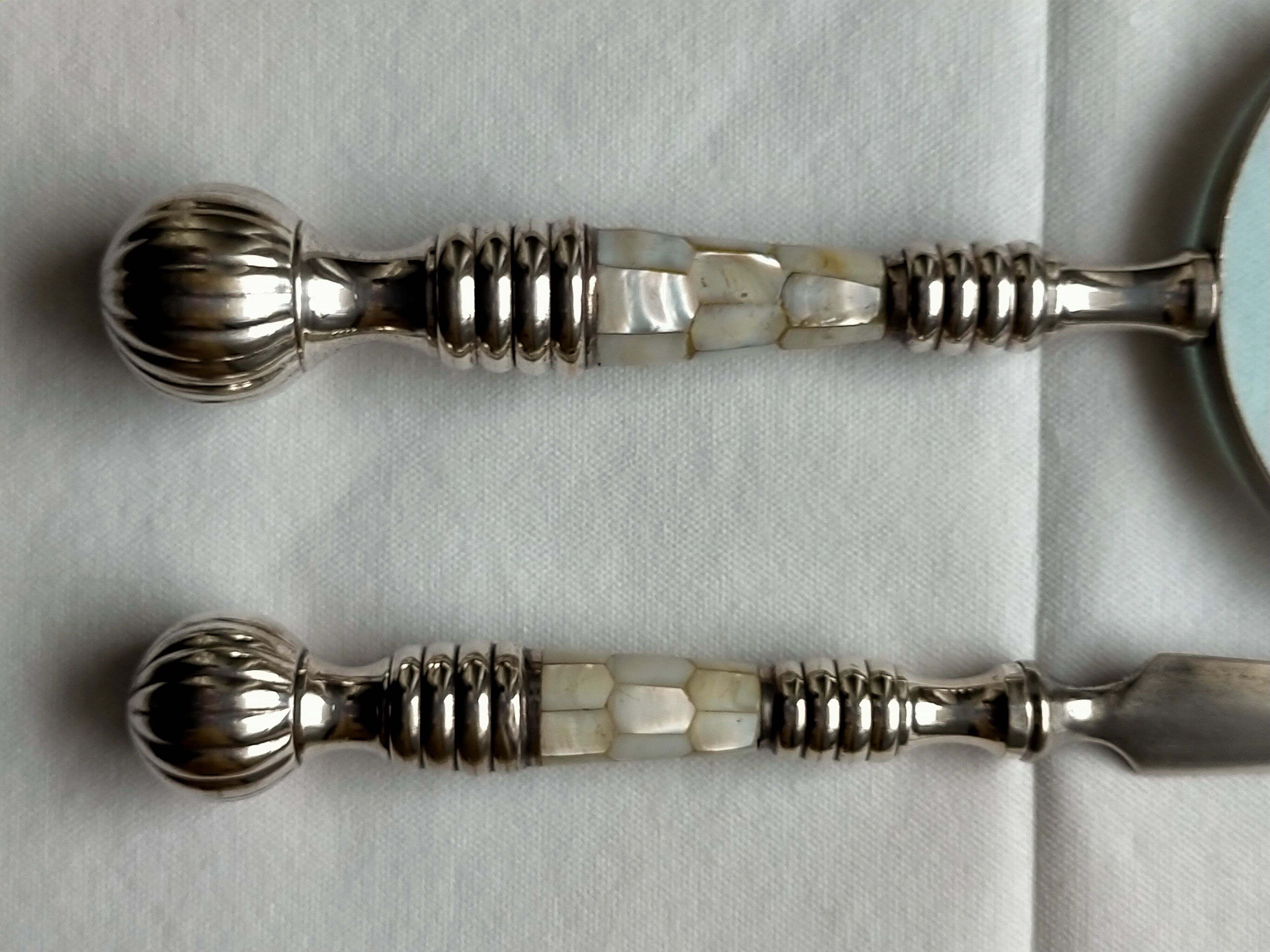 Magnifying glass set and letter opens in silver metal and mother-of-pearl