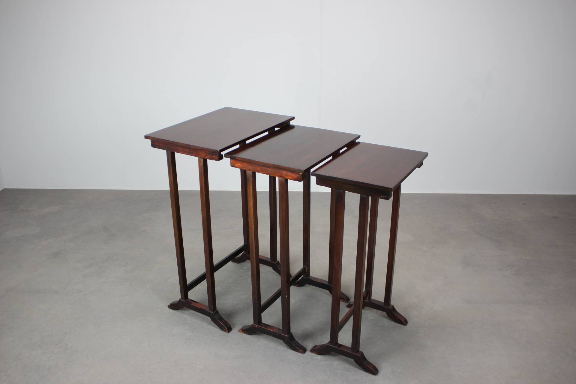 Art Deco Nesting Tables in Mahogany Veneer, 1930s, Czechoslovakia