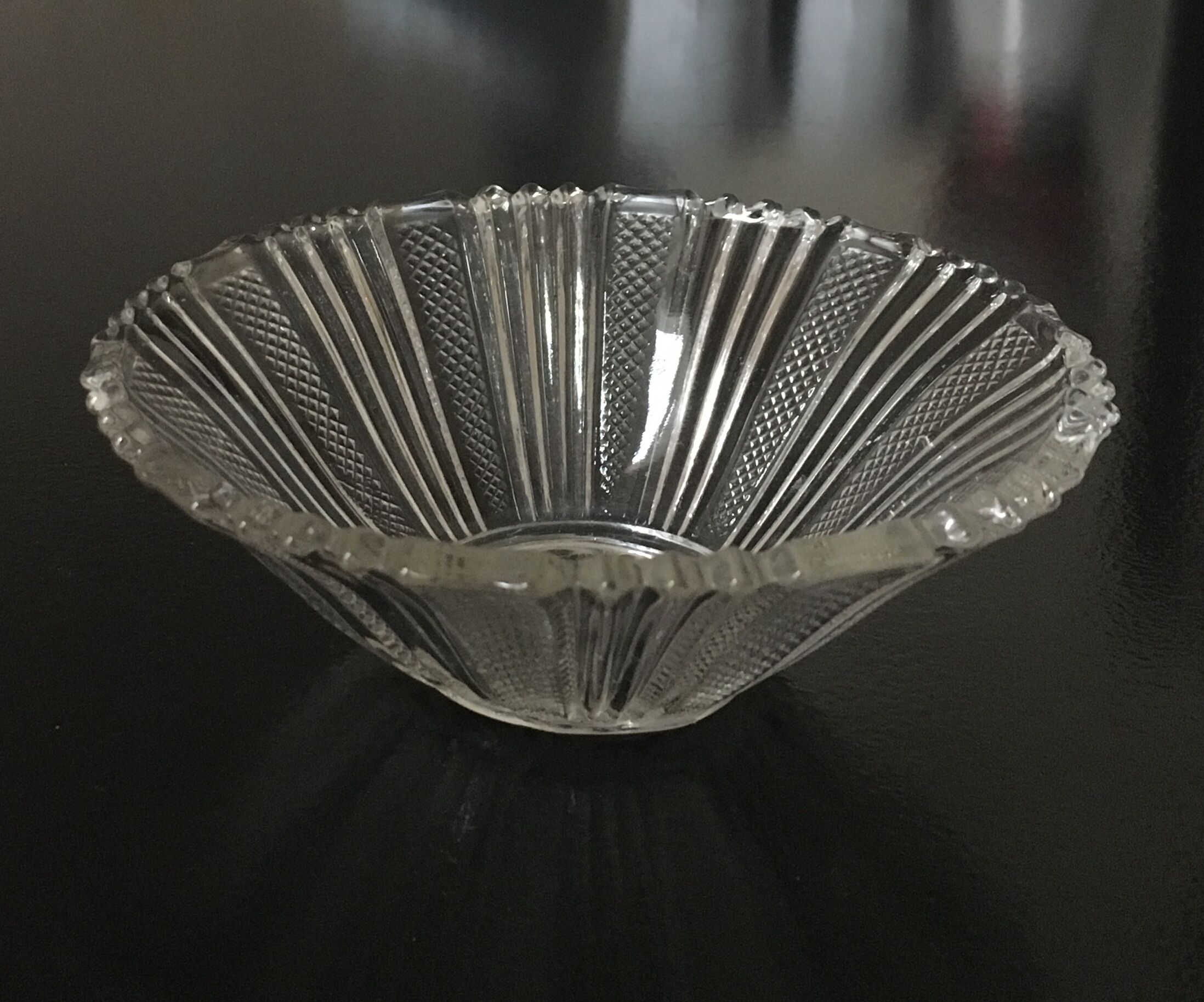 Ensemble de 4 coupelles anciennes en verre