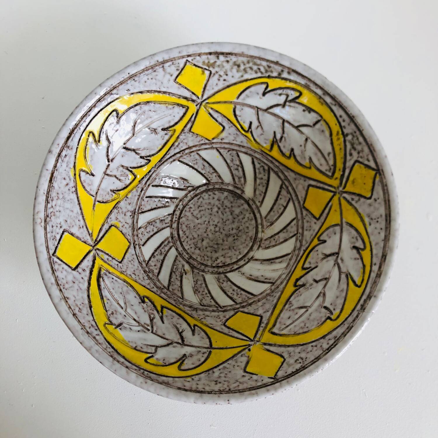 Trapezoidal vase by Fratelli Fanciullaci with plant decoration