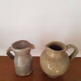 Set of 2 small pitchers
