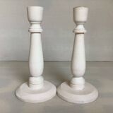 Paire de bougeoirs en bois peint