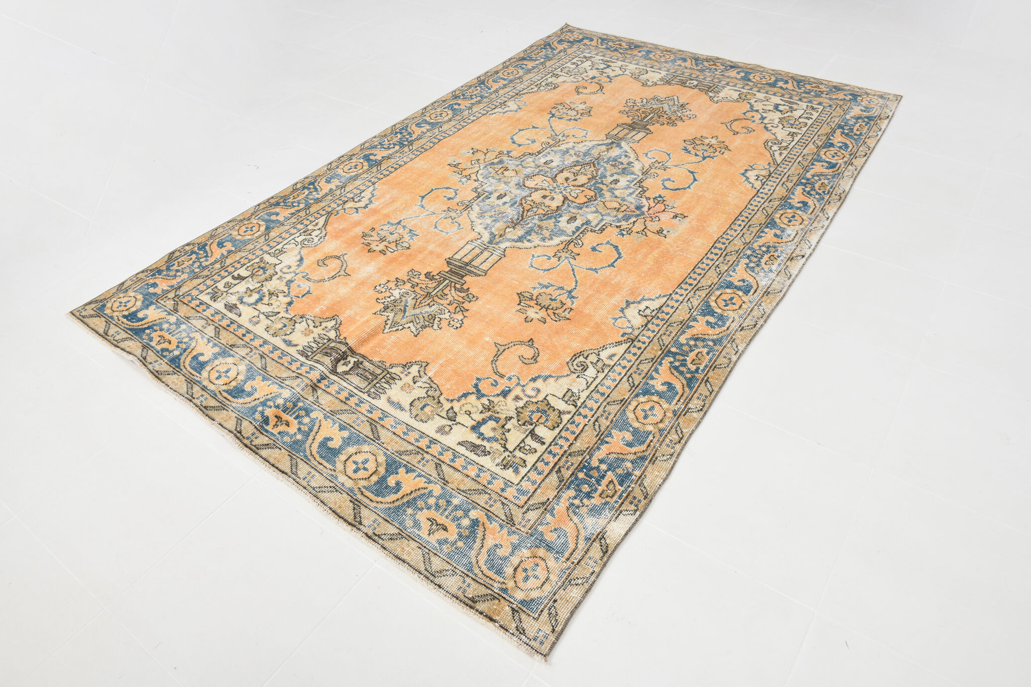 6x9 Antique Turkish Vintage Rug, 180x285Cm
