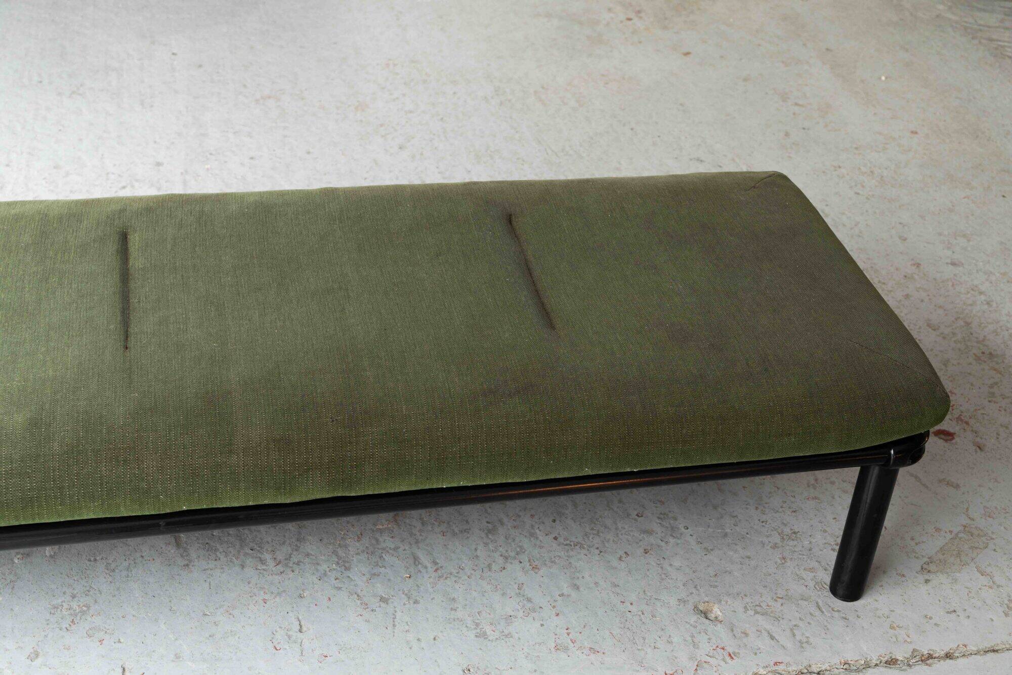 Daybed by Bruce Hannah & Andrew Morrison