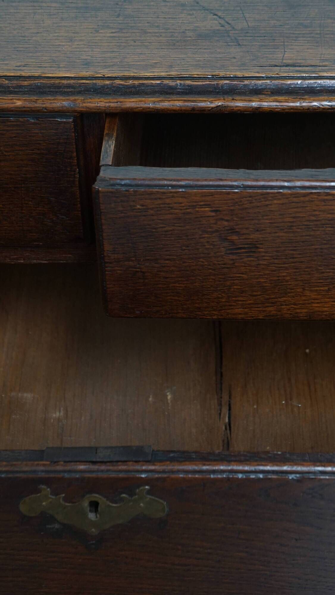 Antique 18th-Century English Oak Chest of Drawers / Commode with 5 Drawers