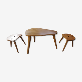 Table basse et deux tabourets vintages tripodes