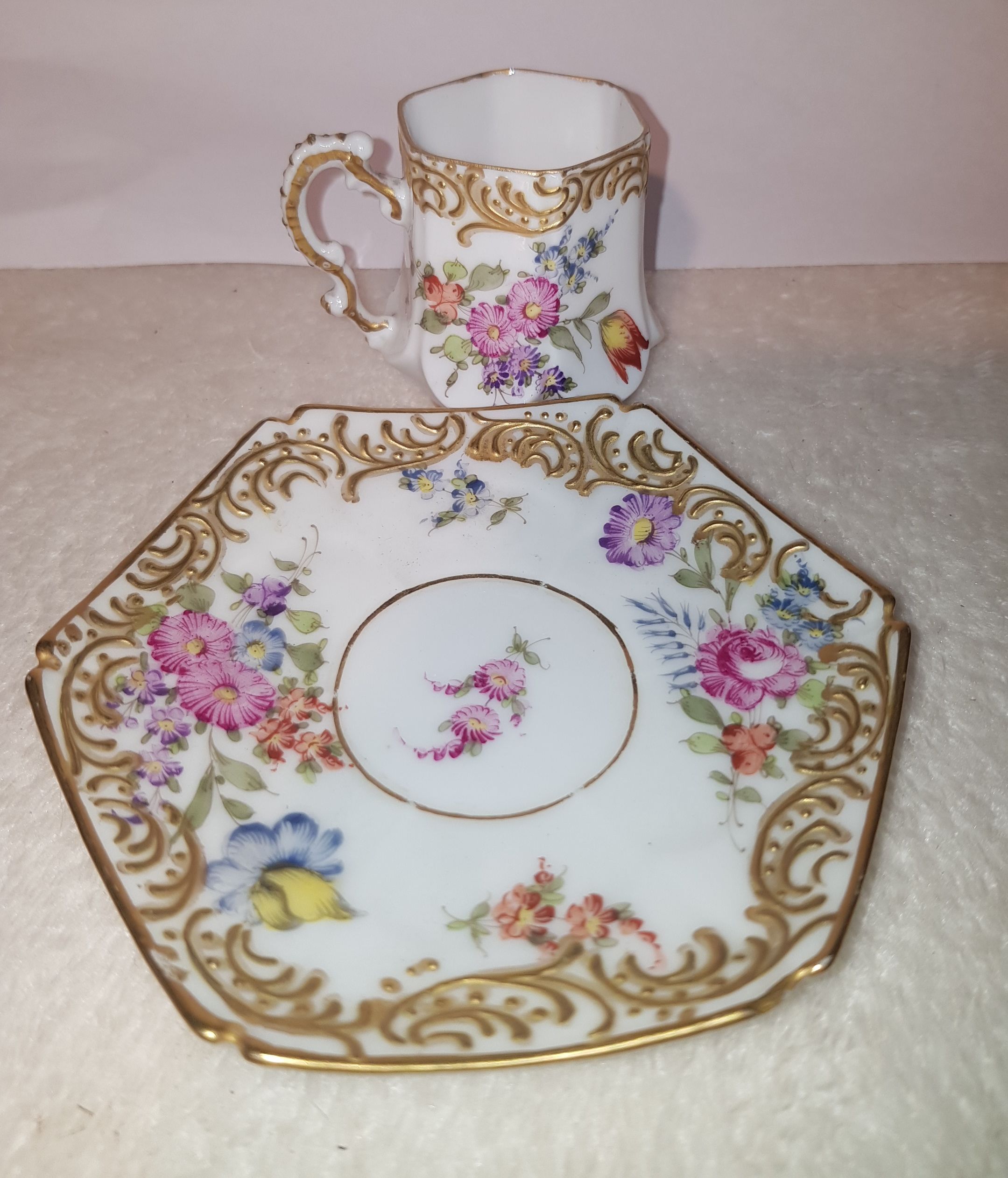 Nice cup with porcelain cut