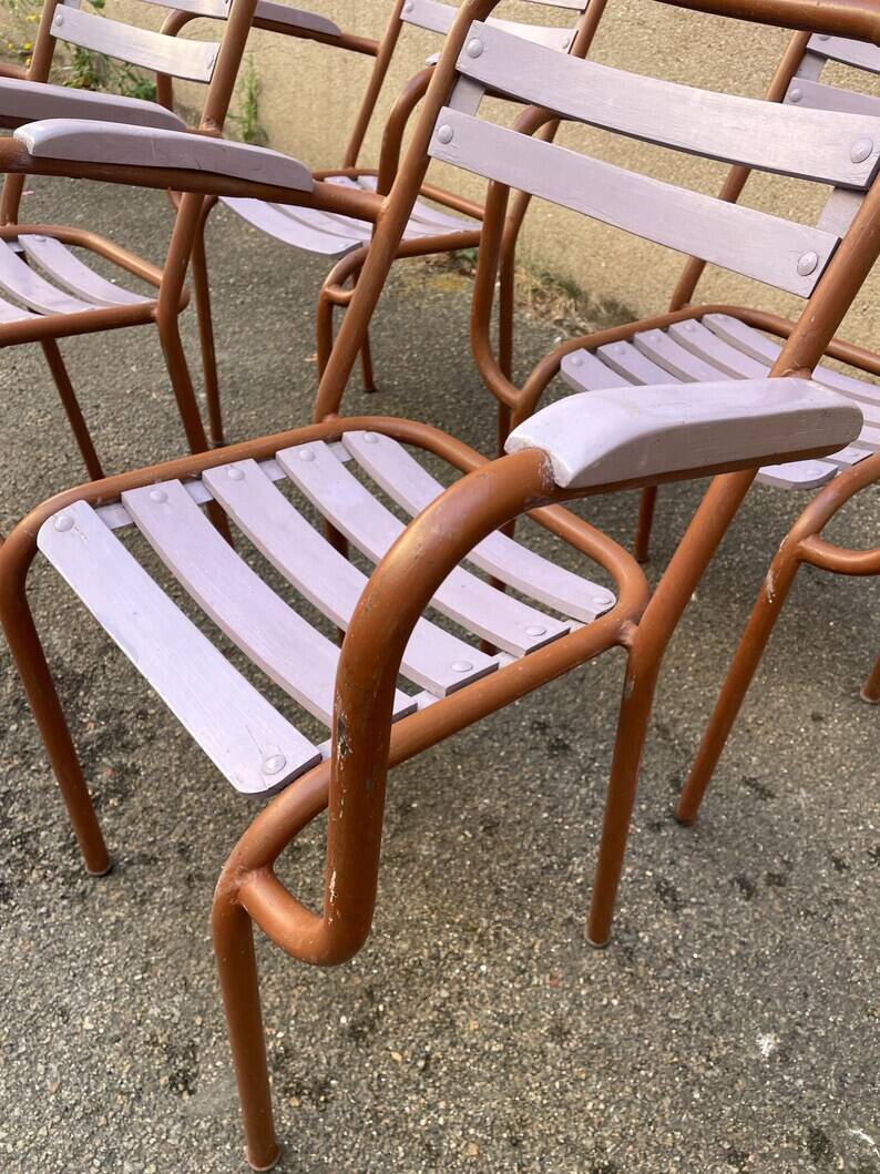 4 Chaises style tolix vintage -en métal et bois. 1950s. Vintage français. - jolie patine - intérieur ou extérieur couvert - peinture