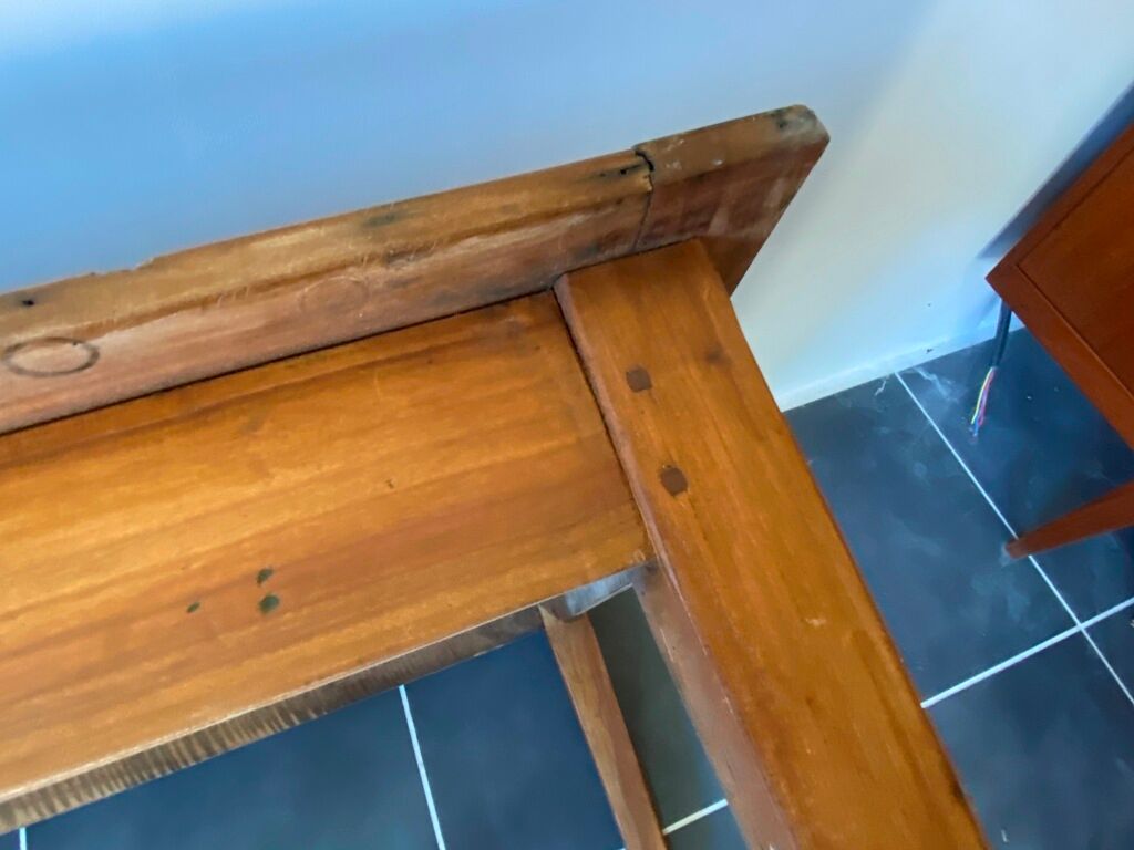 Solid wood coffee table with 1 drawer