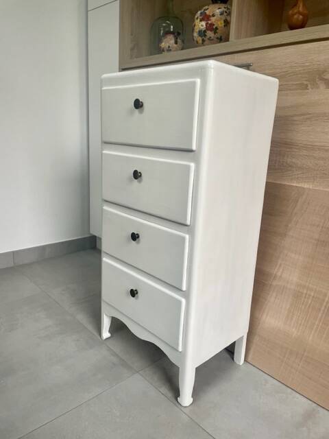High chest of drawers with 4 original vintage drawers from the 1950s